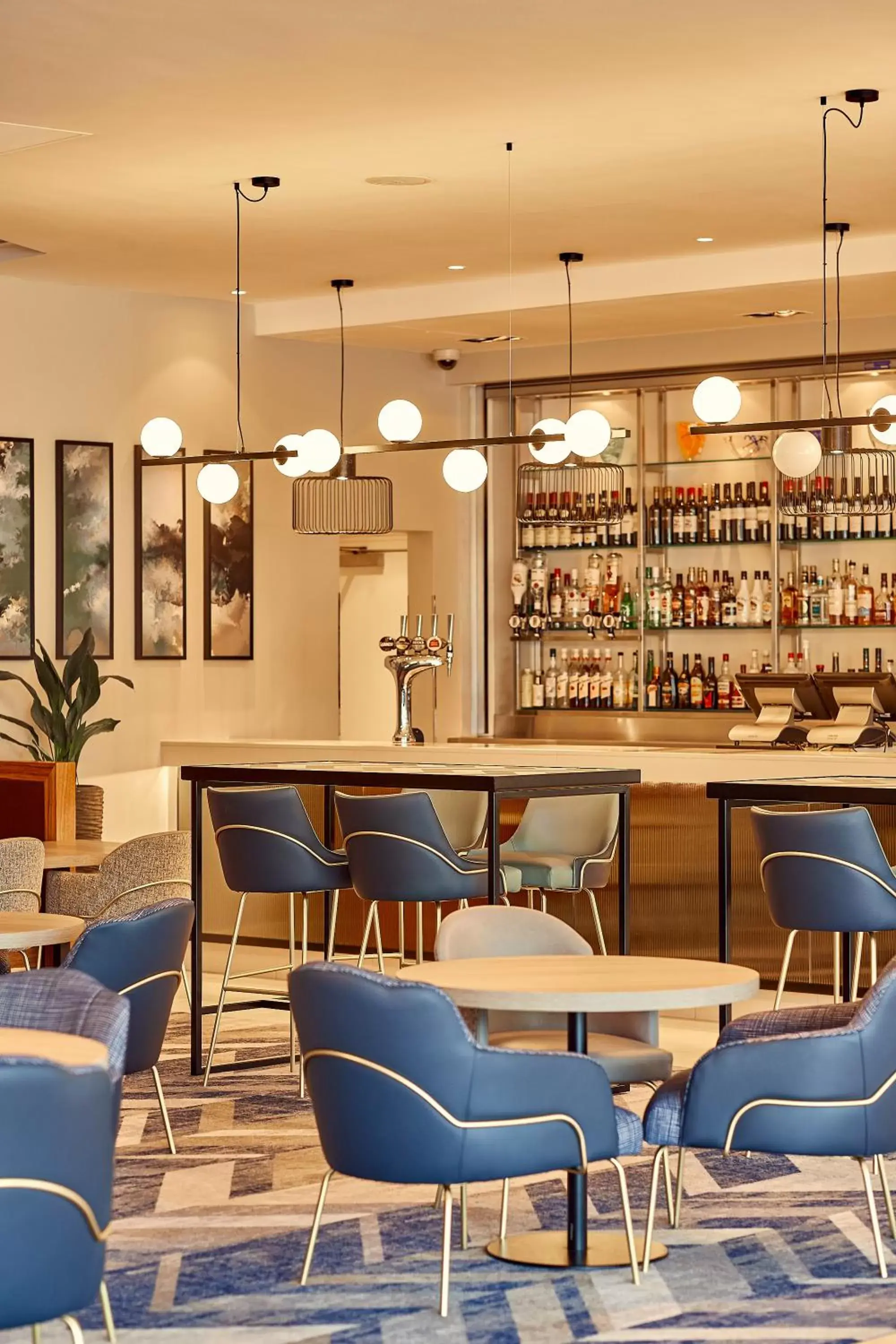 Lounge or bar, Lounge/Bar in Crowne Plaza Reading East