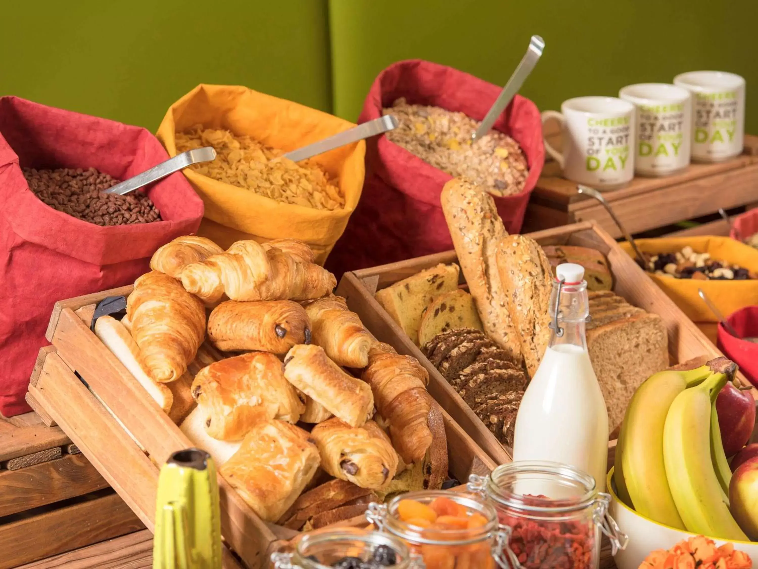 Property building, Breakfast in ibis Styles Hotel Brussels Centre Stéphanie