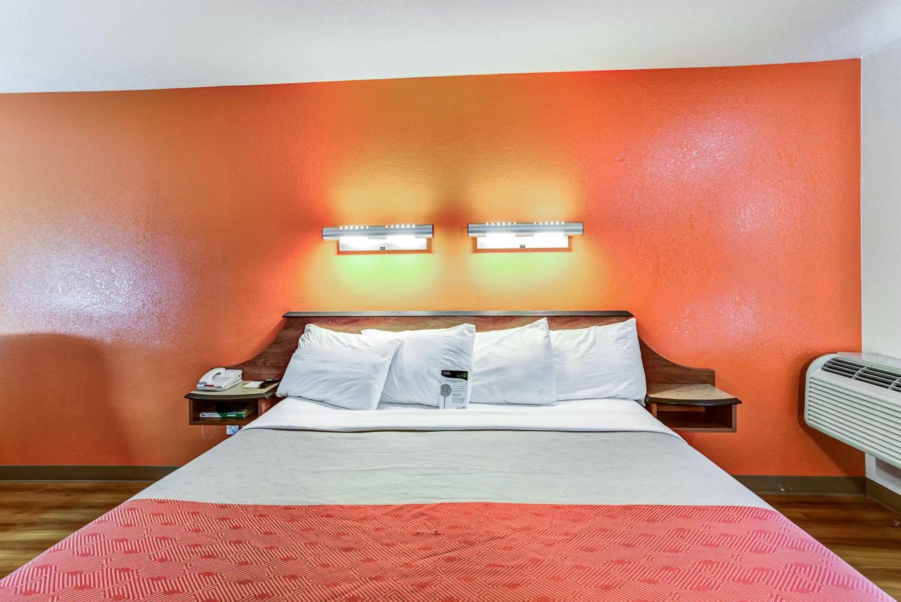 Photo of the whole room, Bed in Motel 6-Portland, OR - Tigard West