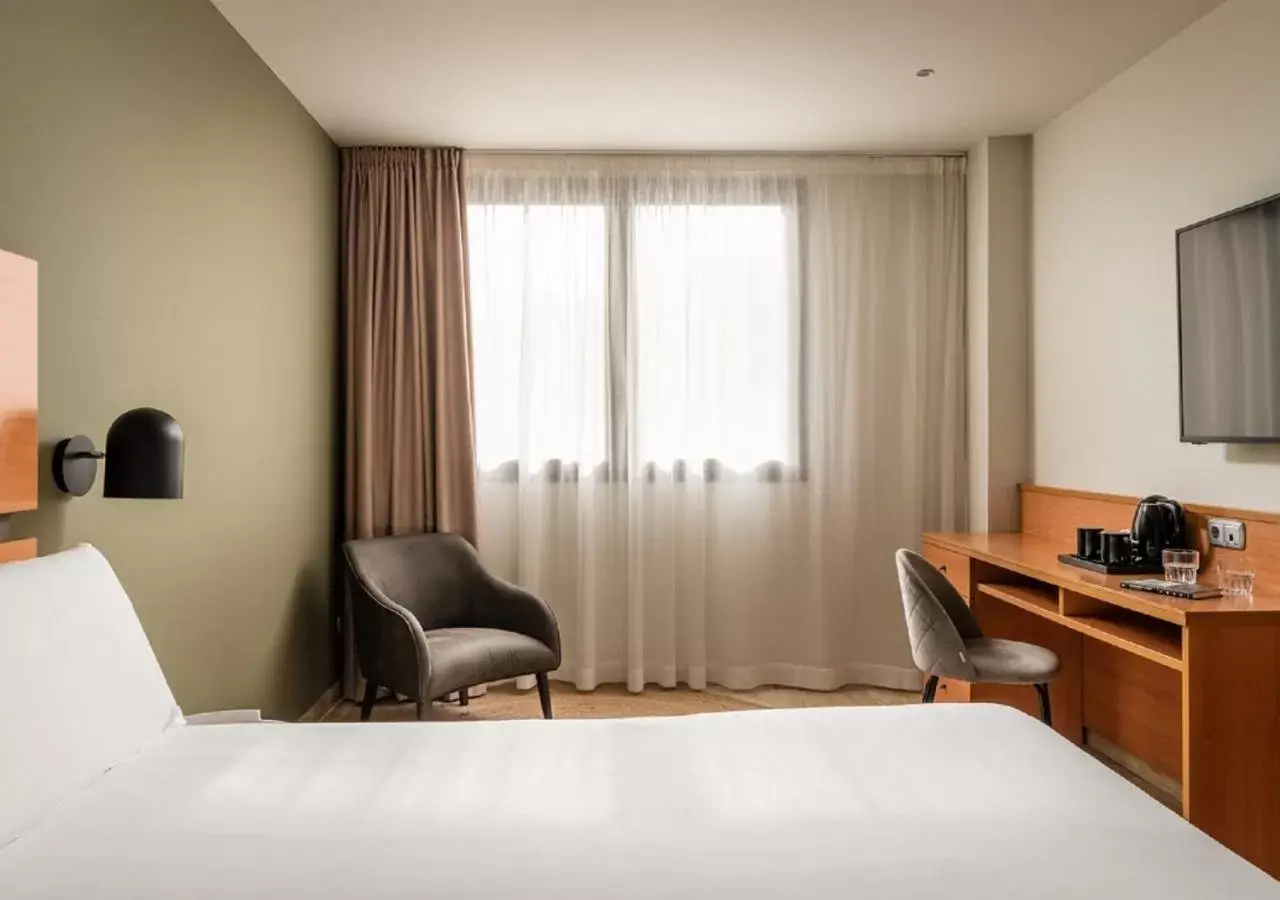 Bedroom, Seating Area in Hotel SB Express Tarragona