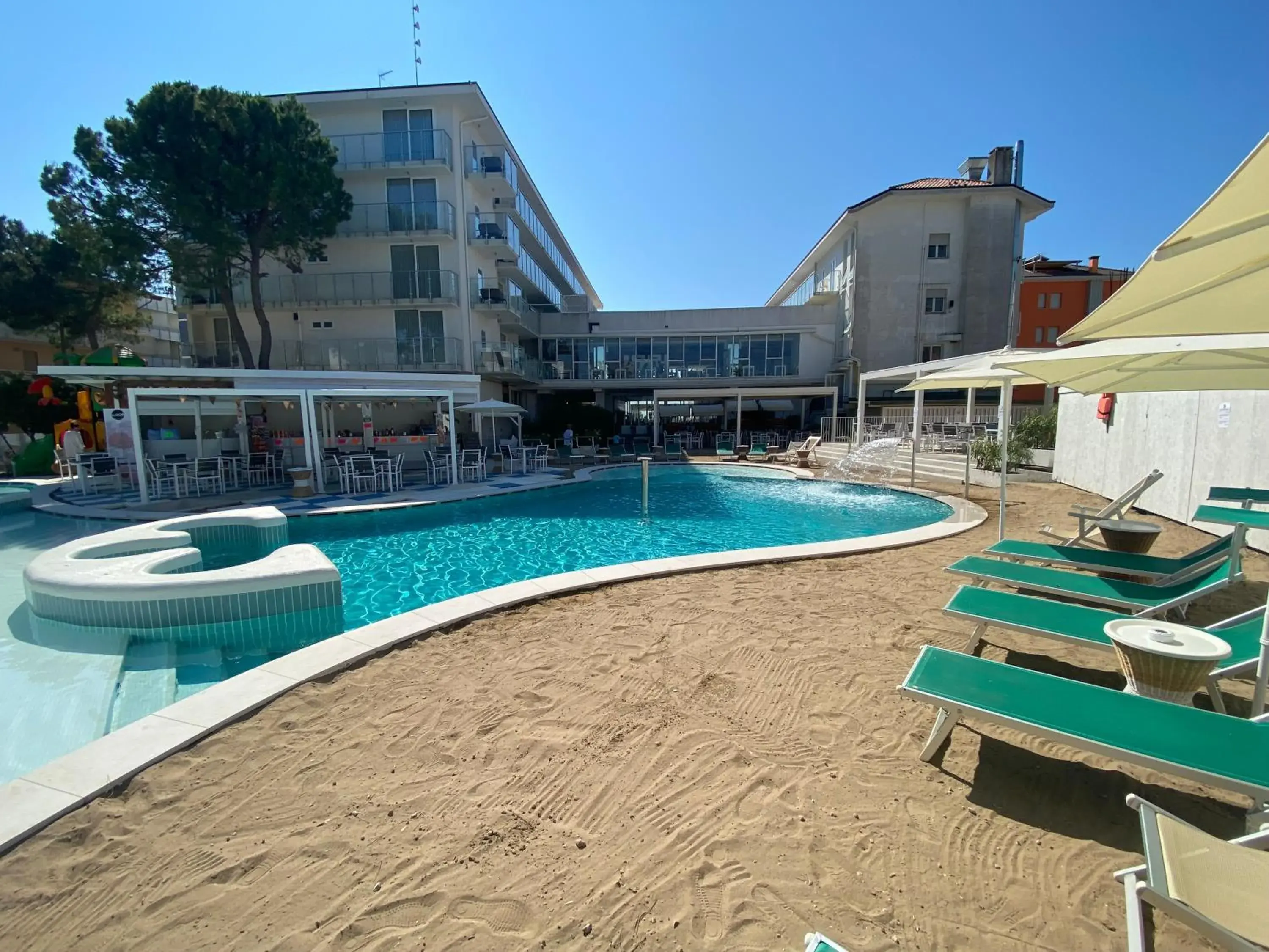 Swimming Pool in Marina Palace Hotel 4 stelle S