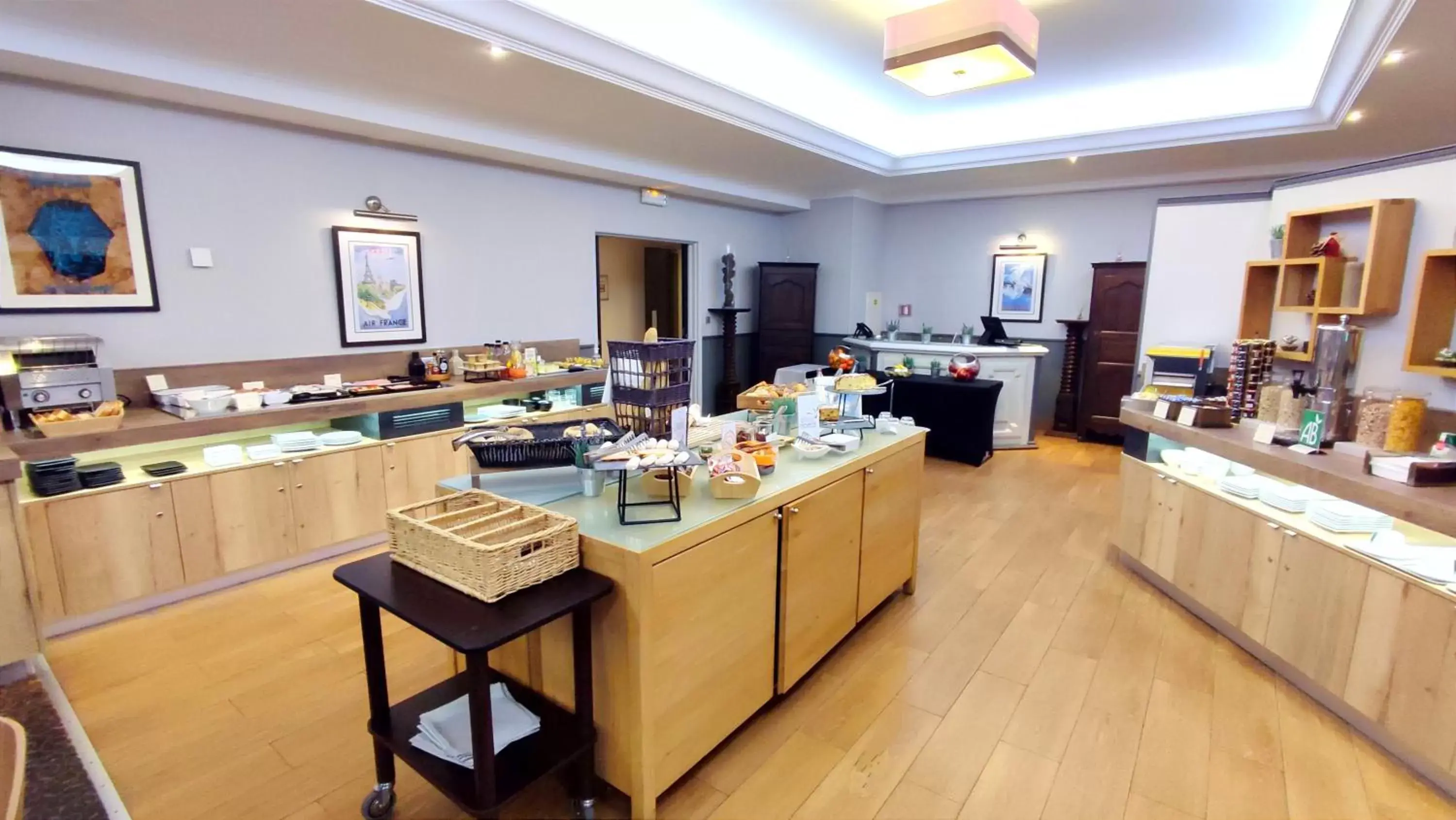 Buffet breakfast, Restaurant/Places to Eat in Best Western Marseille Aeroport