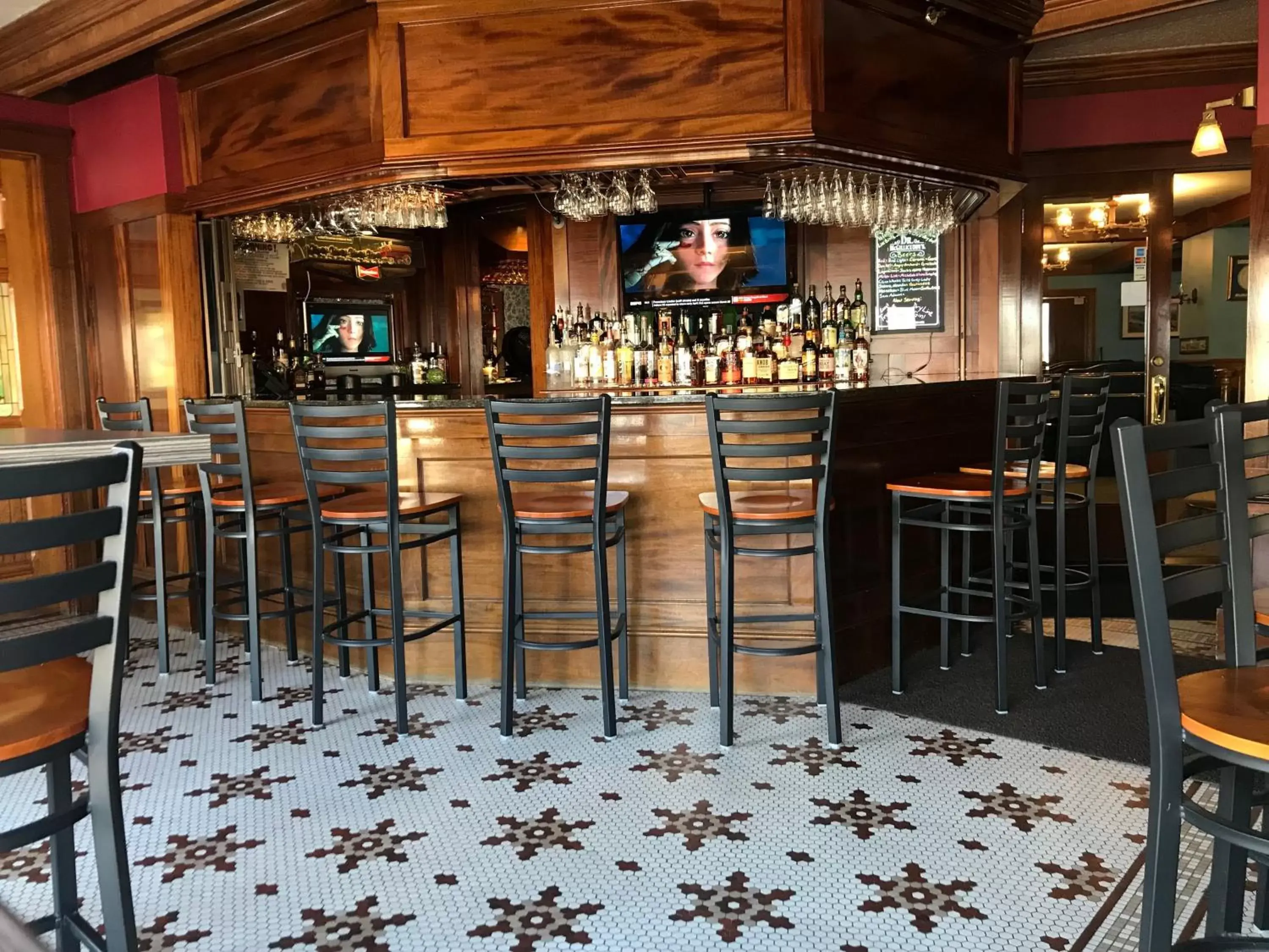 Lounge or bar, Lounge/Bar in Winthrop Arms Hotel Restaurant Logan Airport
