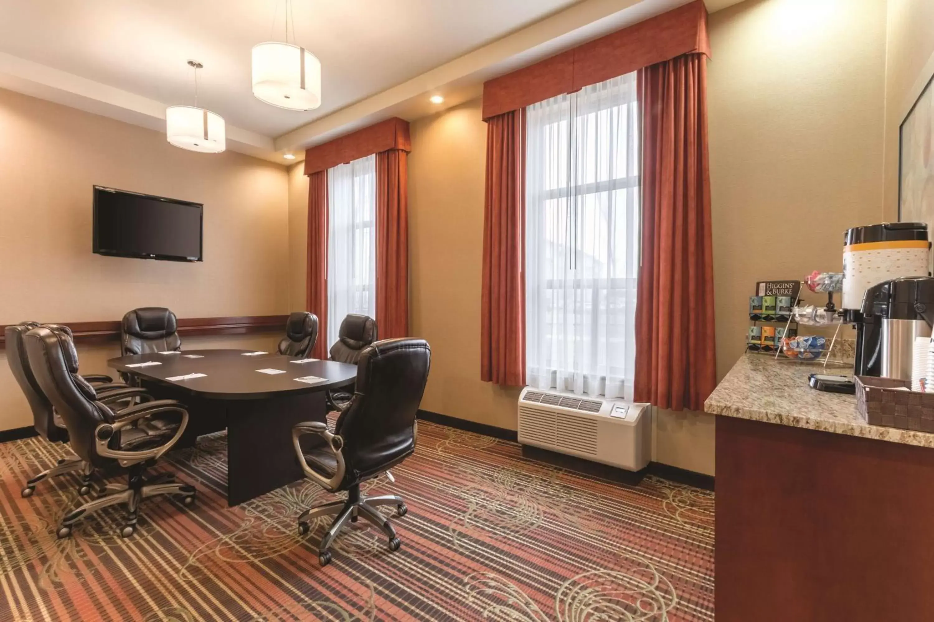 Meeting/conference room in Hampton Inn by Hilton Edmonton South