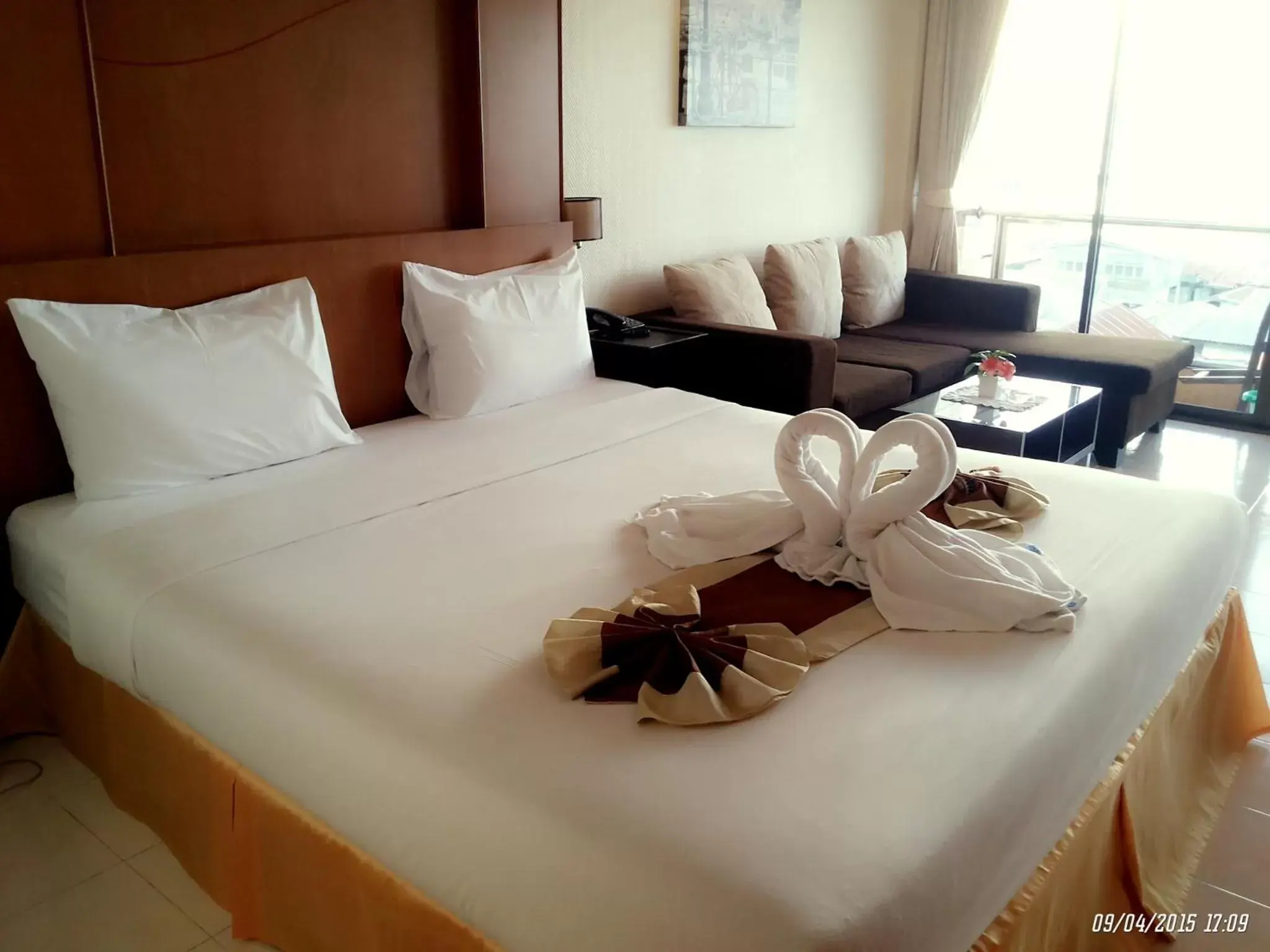 Bed in Seaview Sriracha Hotel