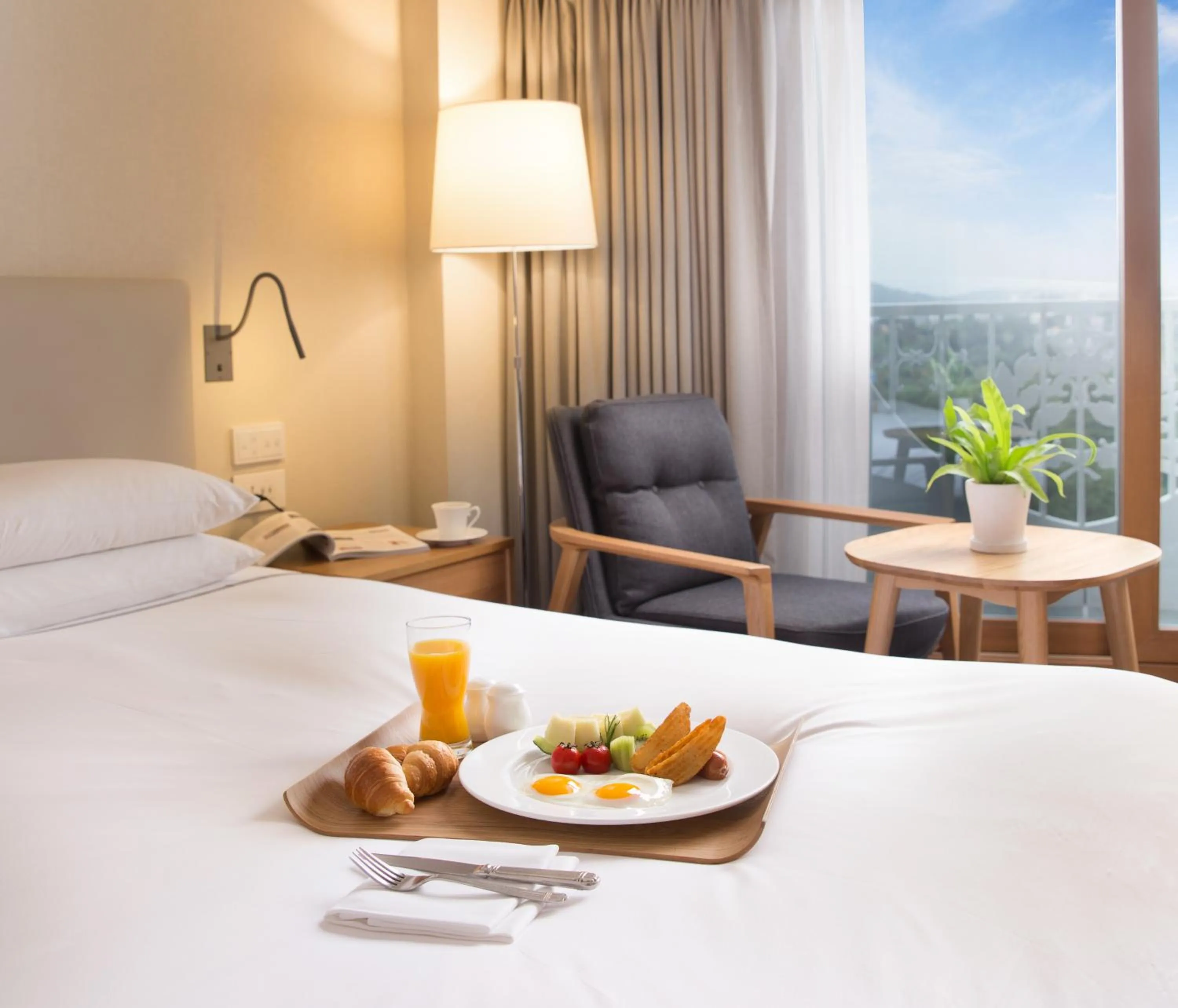 Bedroom, Bed in Seogwipo KAL Hotel