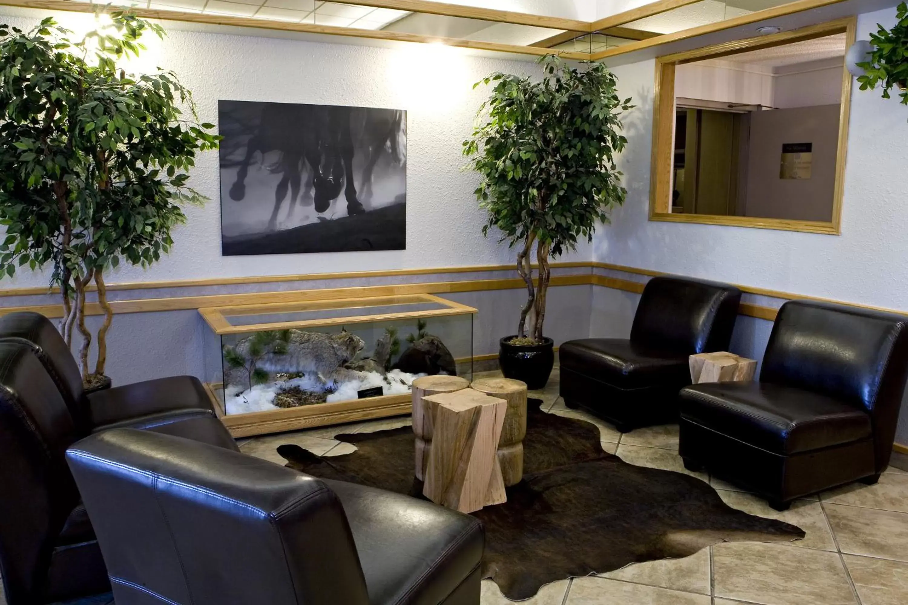 Lobby or reception, Lobby/Reception in Heritage Inn Hotel & Convention Centre - Pincher Creek