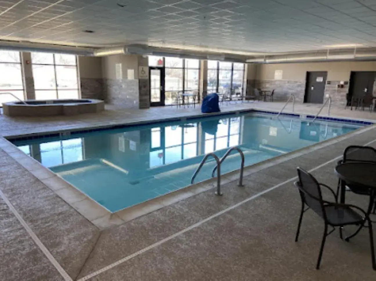 Pool view, Swimming Pool in Hotel Lotus Kansas City Merriam