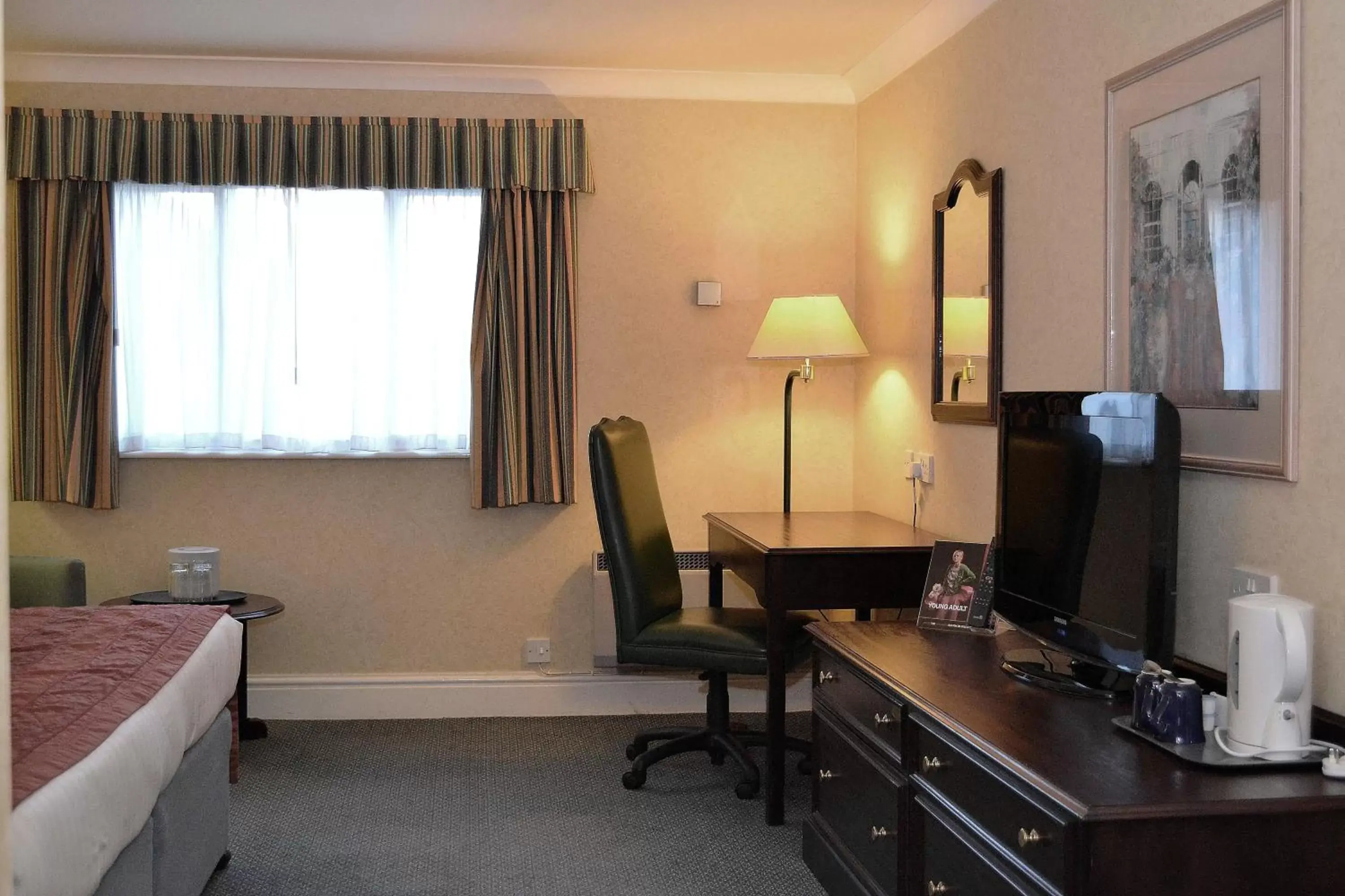 Photo of the whole room, Kitchen/Kitchenette in Citrus Hotel Coventry South by Compass Hospitality