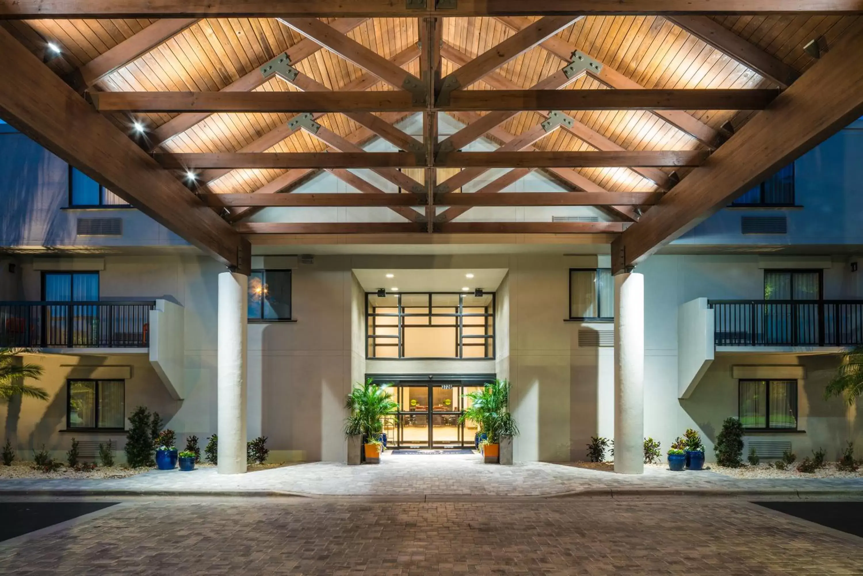 Facade/entrance in DoubleTree by Hilton Gainesville Facade/entrance in DoubleTree by Hilton Gainesville
