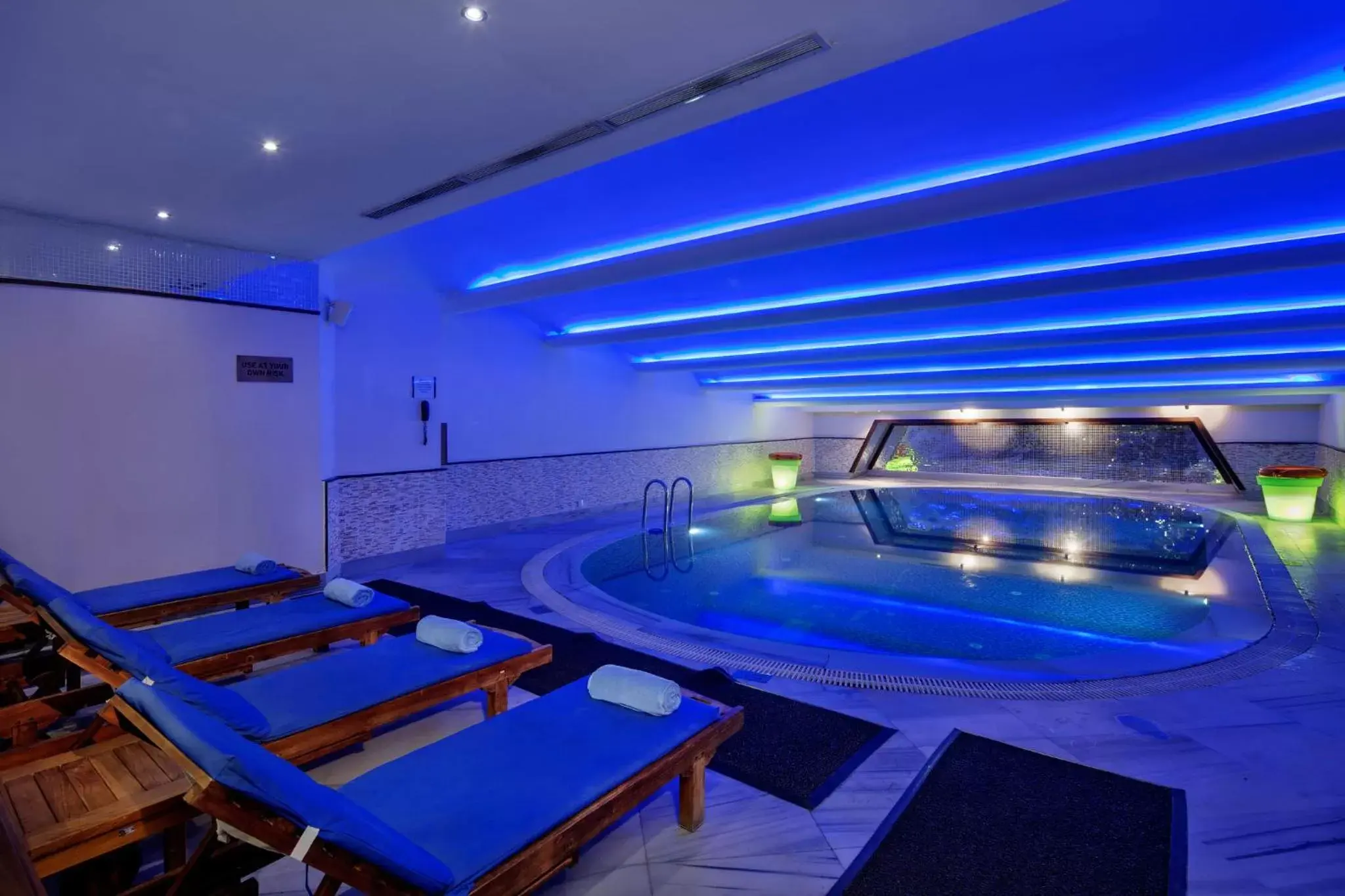 Swimming pool in Crowne Plaza Istanbul - Old City by IHG Swimming pool in Crowne Plaza Istanbul - Old City by IHG