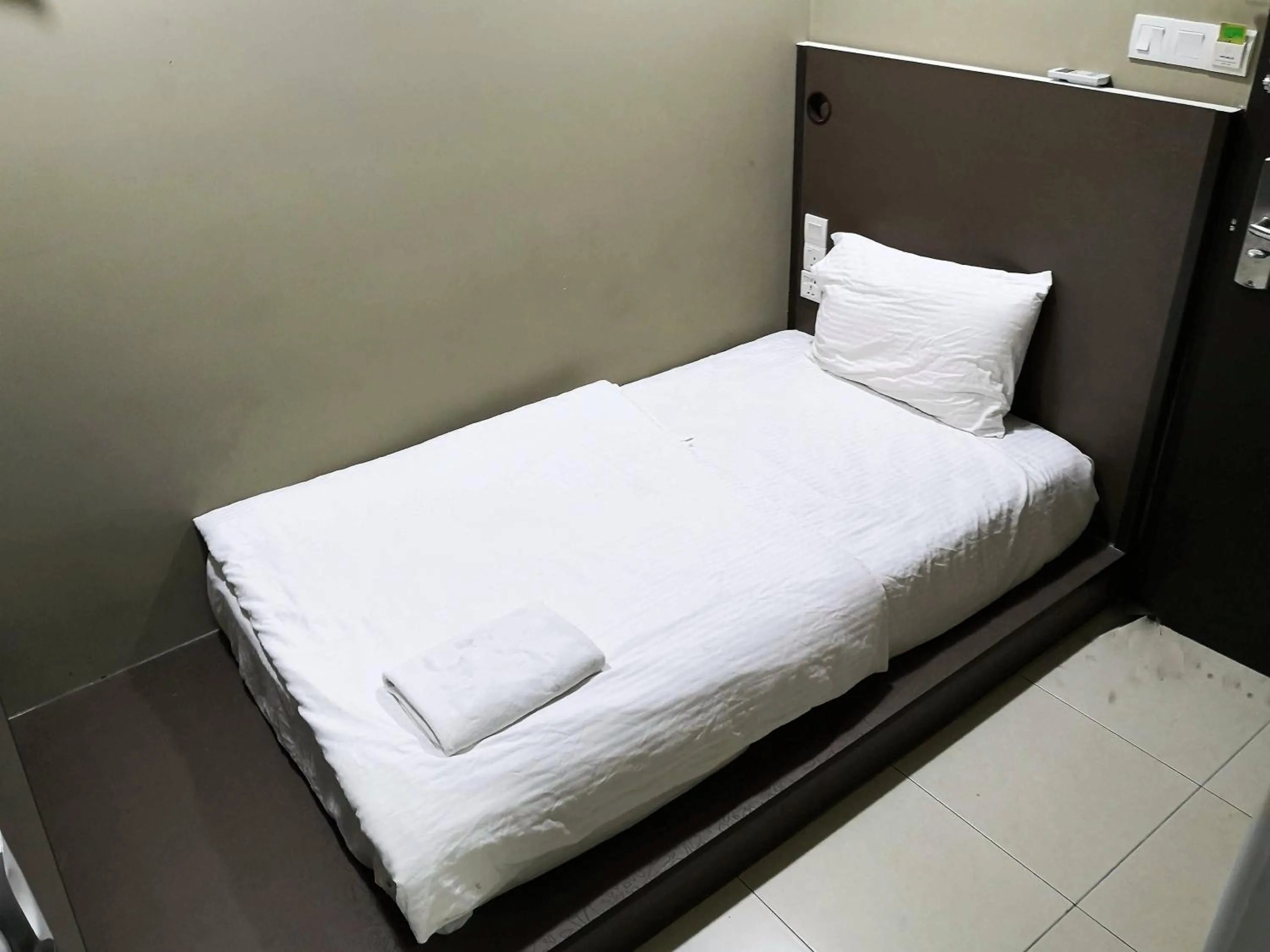 Bedroom, Bed in Tropika Garden Hotel Kulai