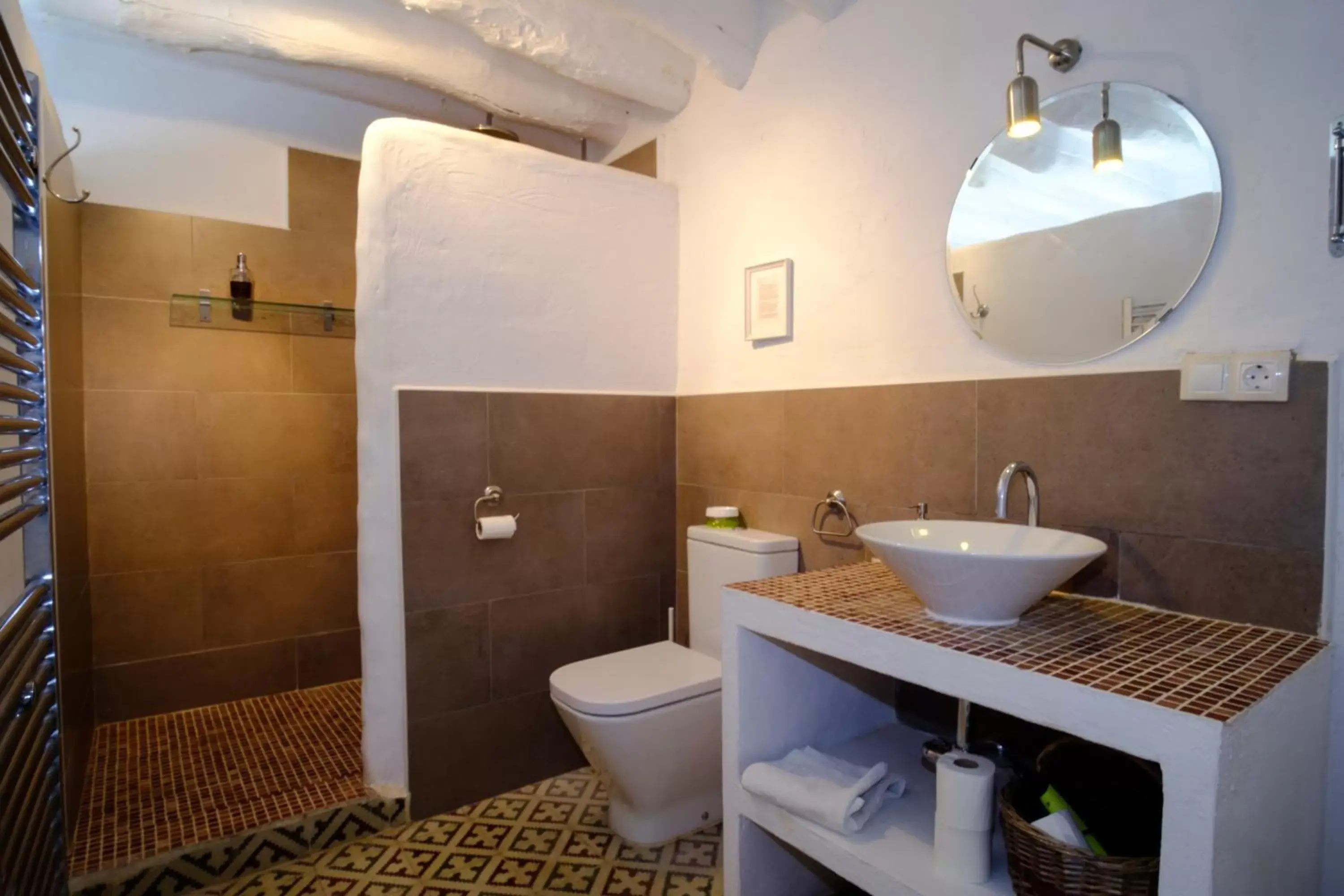 Bathroom in Almohalla51