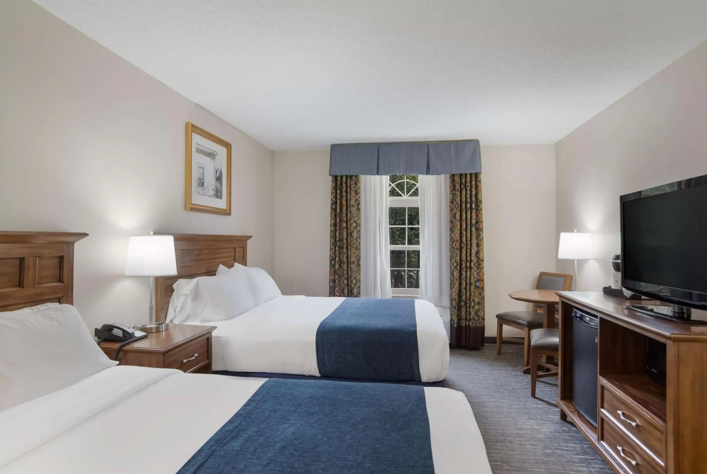 Bedroom, Bed in SureStay Plus Hotel by Best Western Elizabethtown Hershey