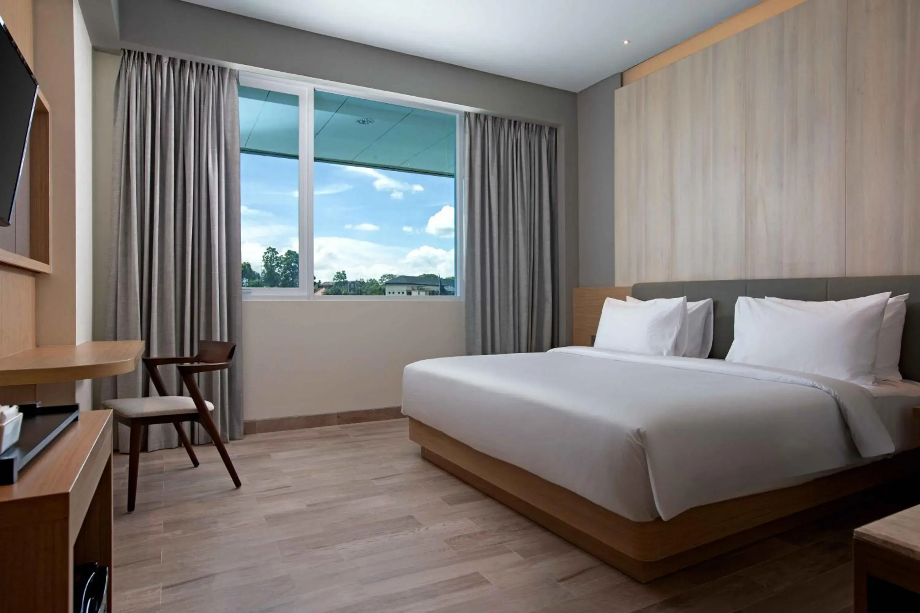 Photo of the whole room, Mountain View in Hotel Santika Bukittinggi
