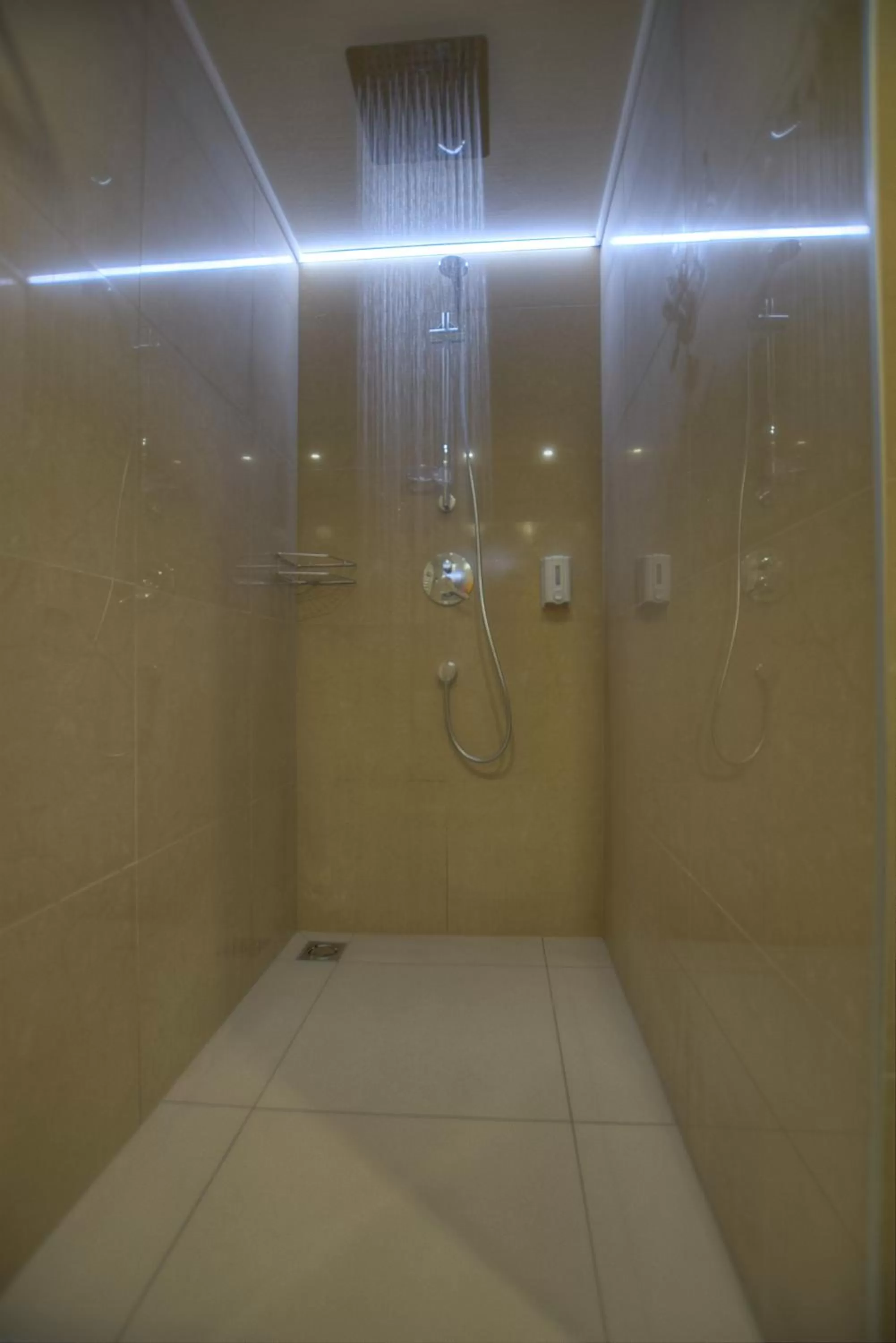 Bathroom in Anna Hotel