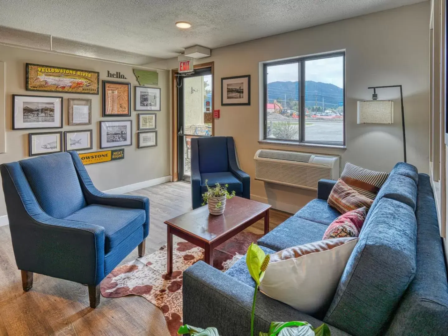 Seating Area in Yellowstone River Inn & Suites