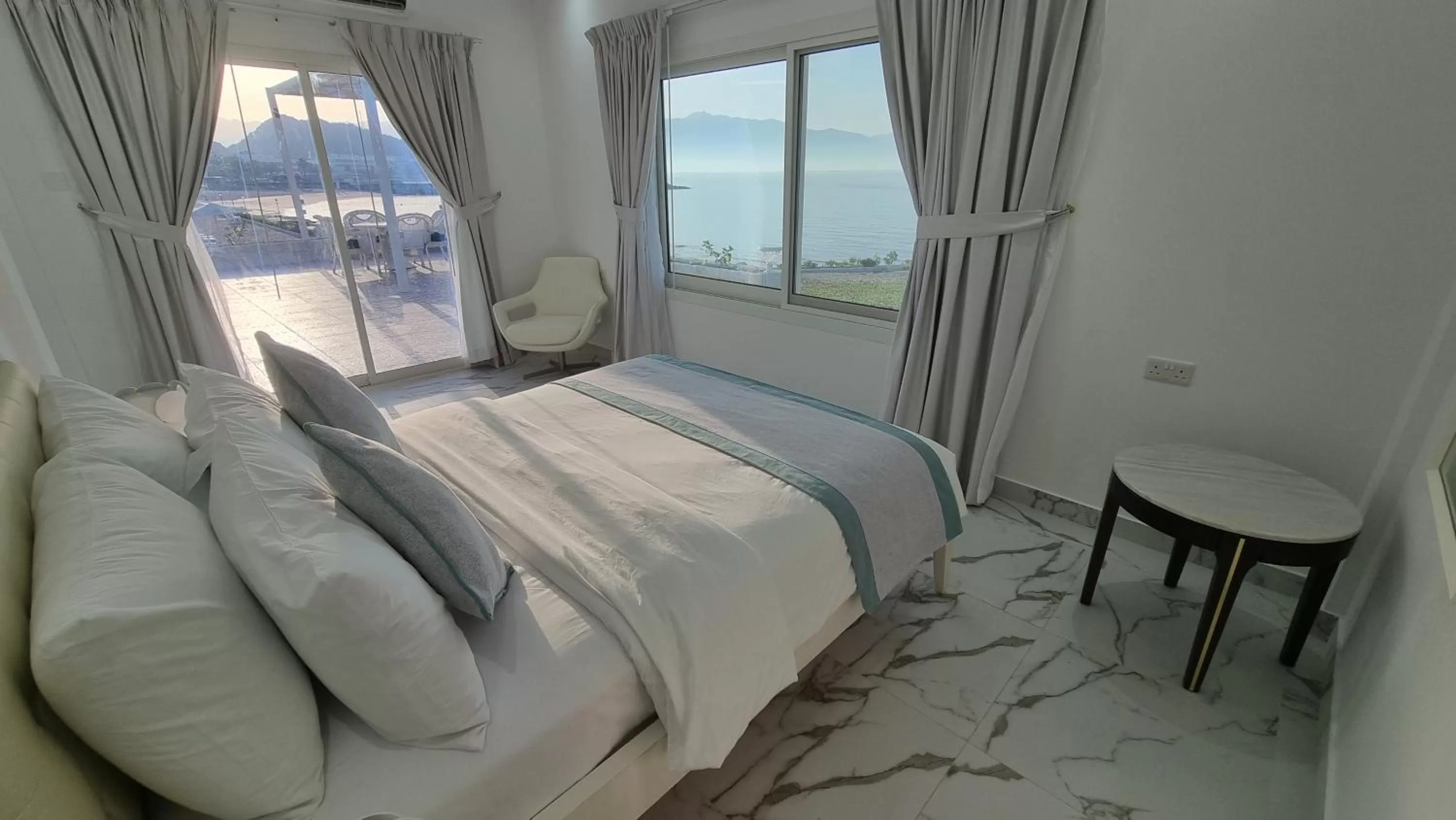 Bedroom, Bed in Holiday Beach Resort