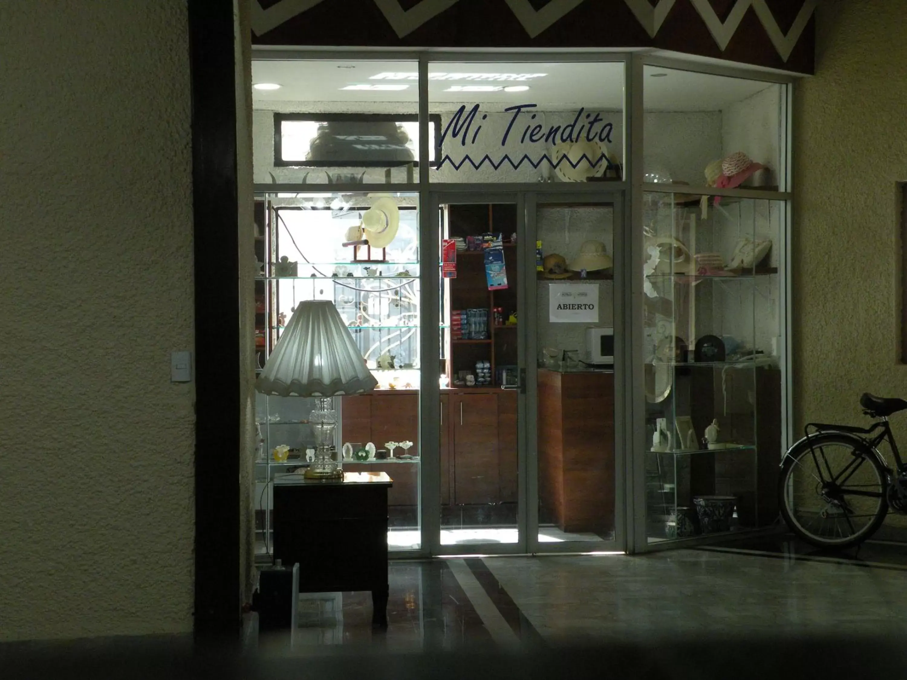 Supermarket/grocery shop in Aristos Puebla