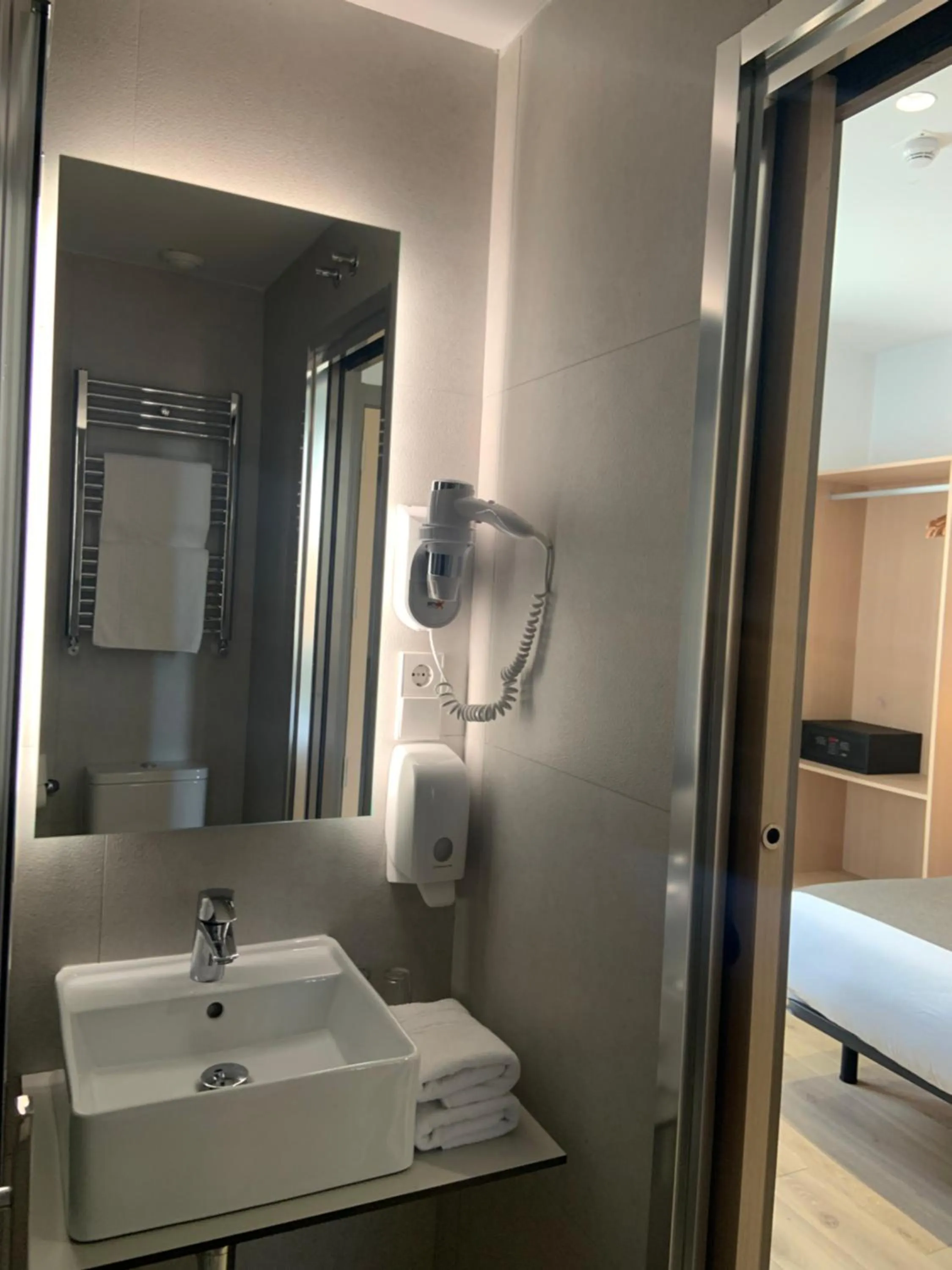 Bathroom in Hostal Abadia Madrid