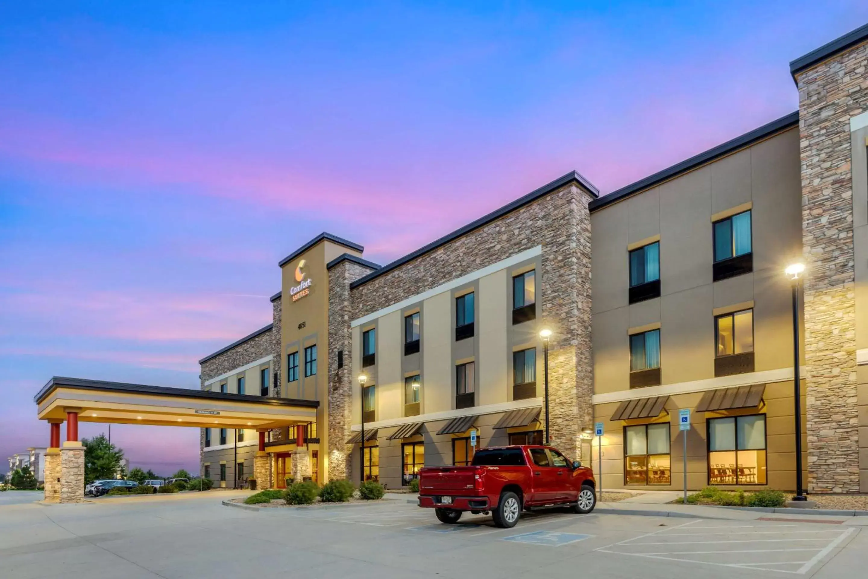 Swimming pool, Property Building in Comfort Suites Loveland