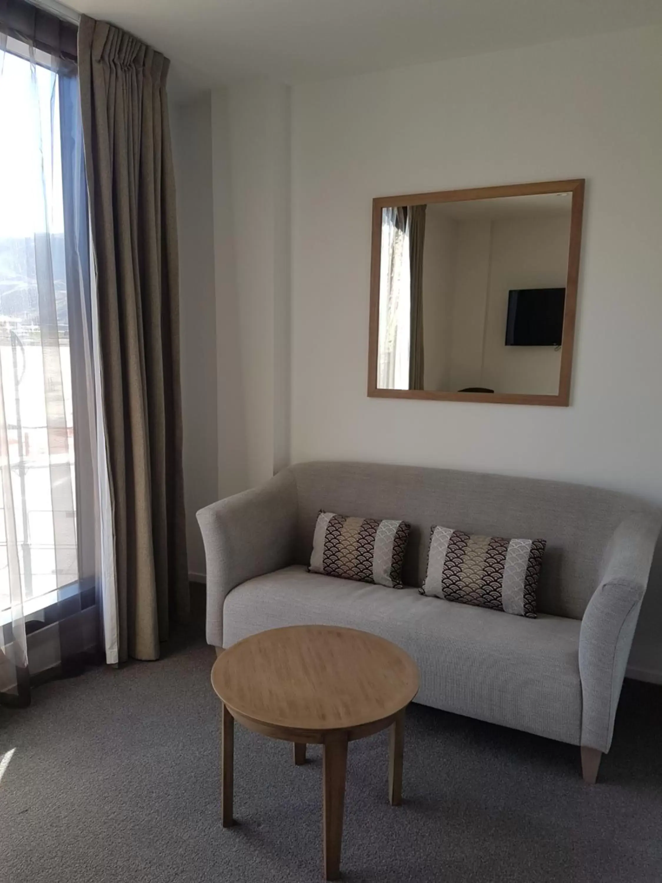 Living room, Seating Area in Wyndham Garden Queenstown