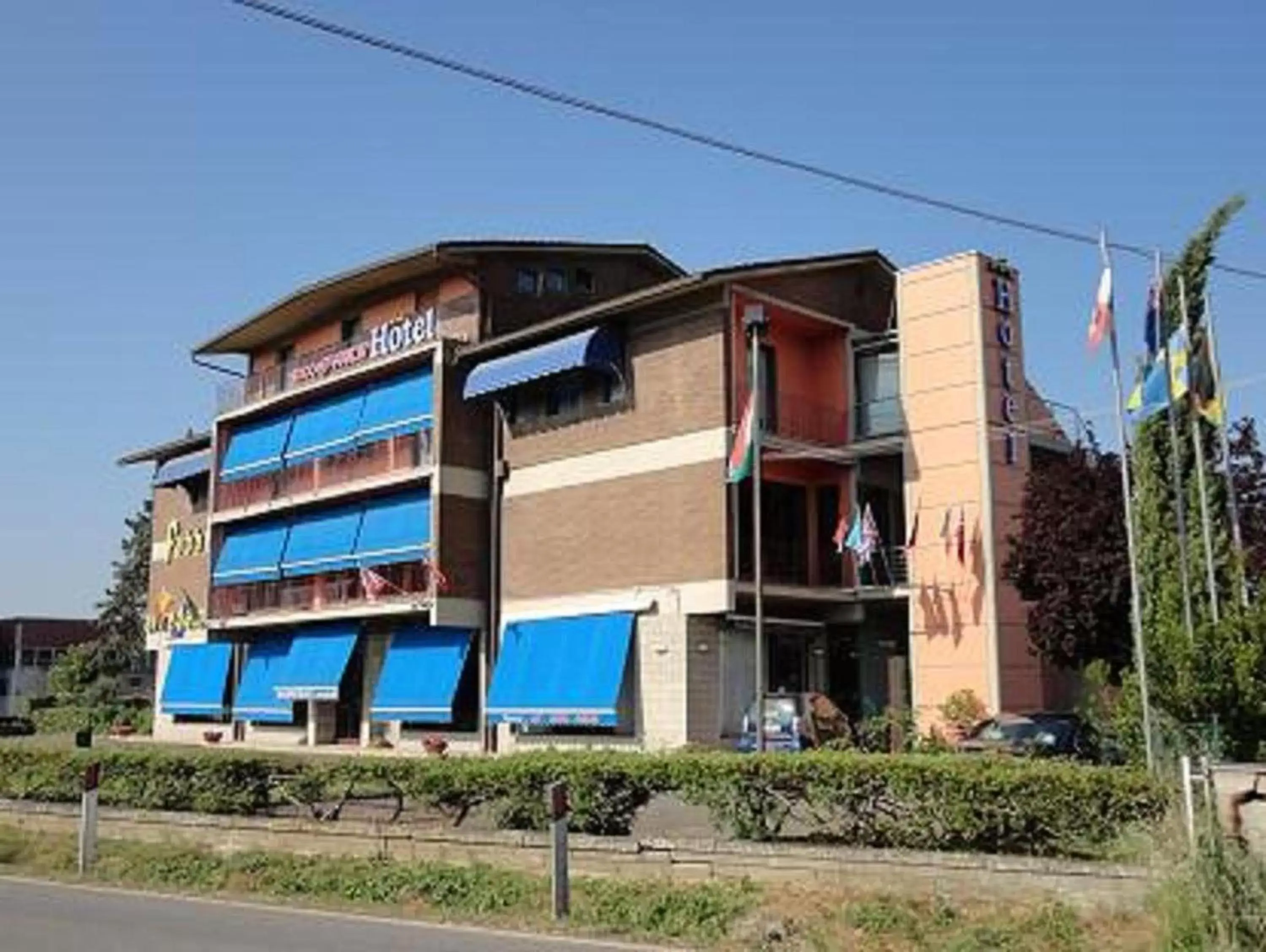 Facade/entrance, Property Building in 1000 Miglia