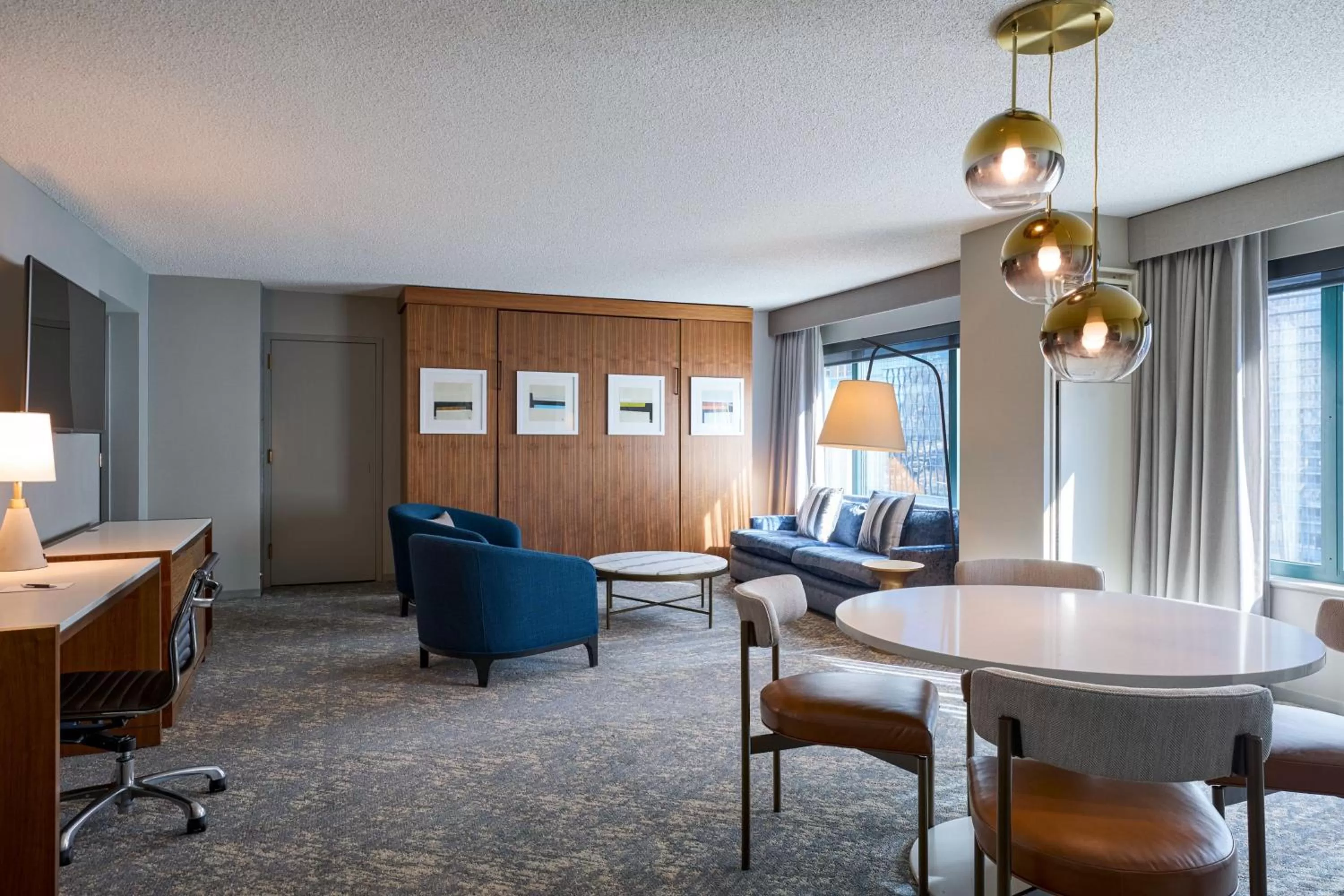 Photo of the whole room in Sheraton Grand Chicago Riverwalk