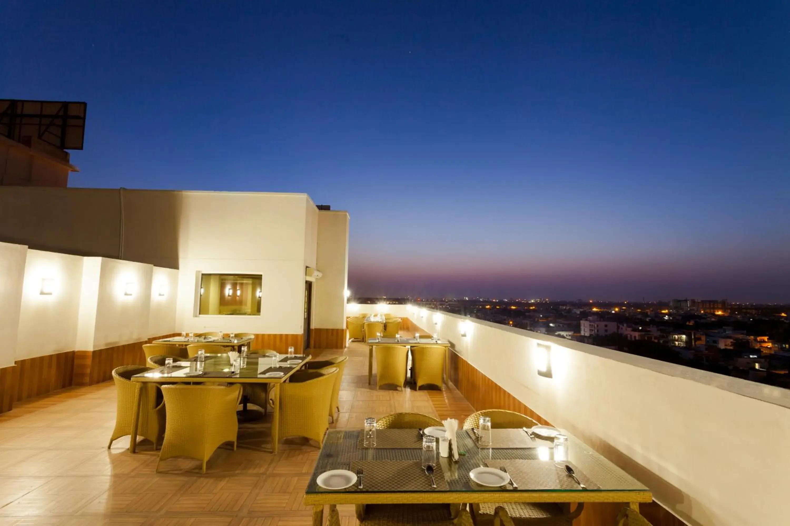 Restaurant/Places to Eat in Ginger Hotel Jaipur