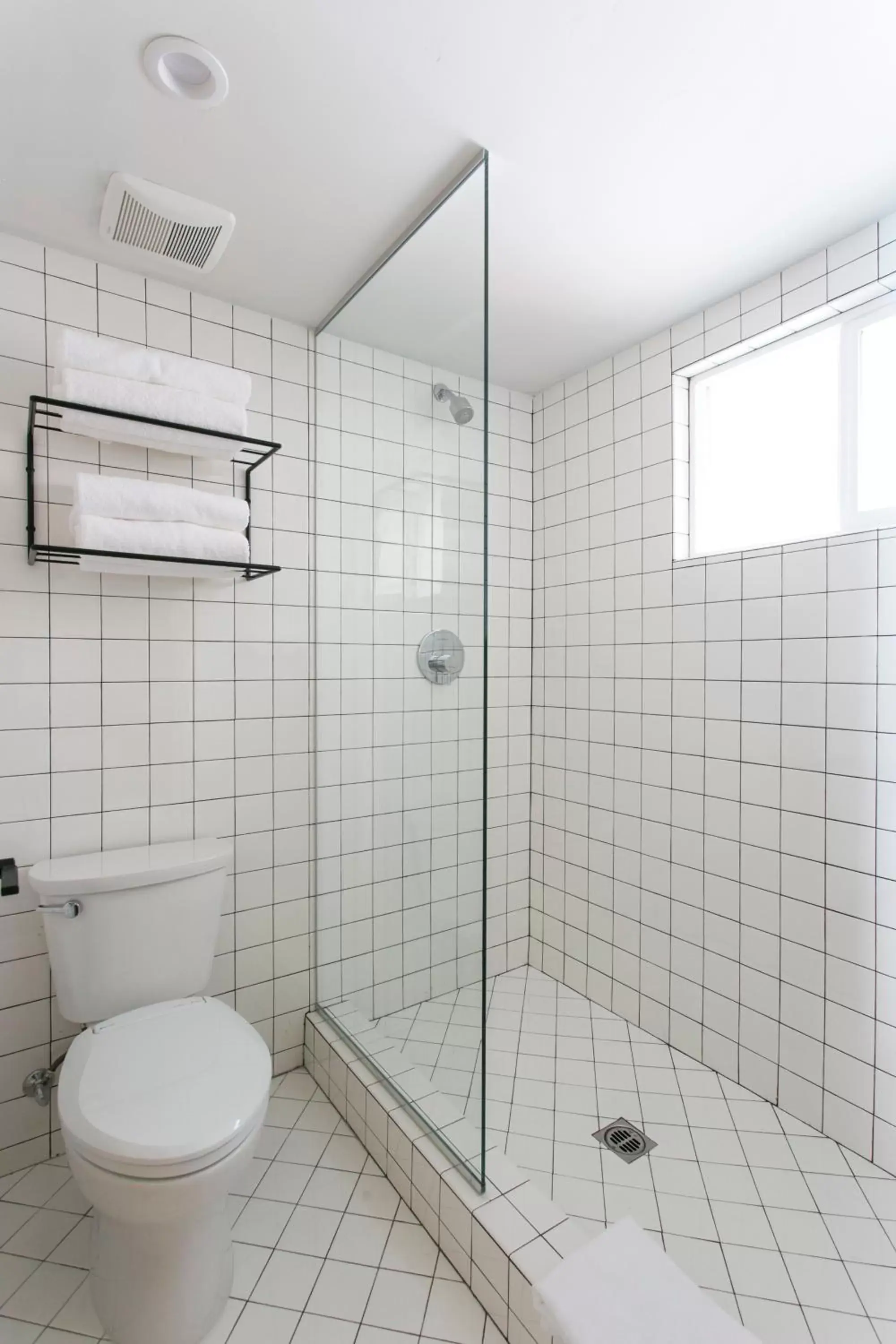 Shower, Bathroom in The Coachman Hotel