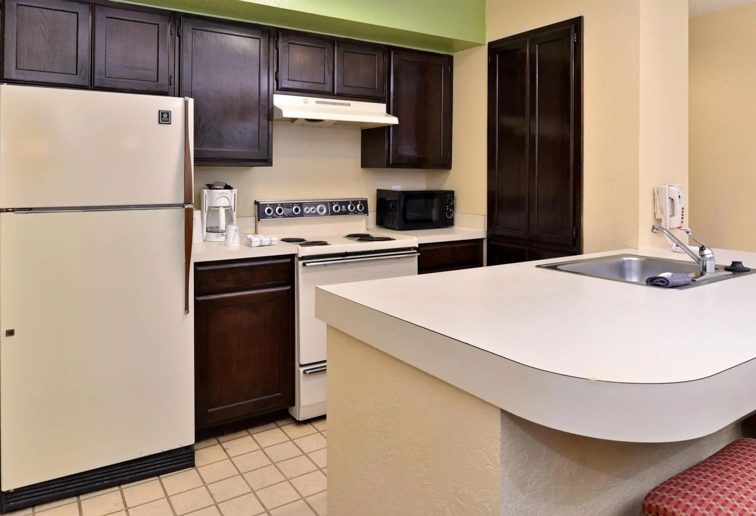 Kitchen or kitchenette, Kitchen/Kitchenette in Americas Best Value Inn & Suites Extended Stay - Tulsa