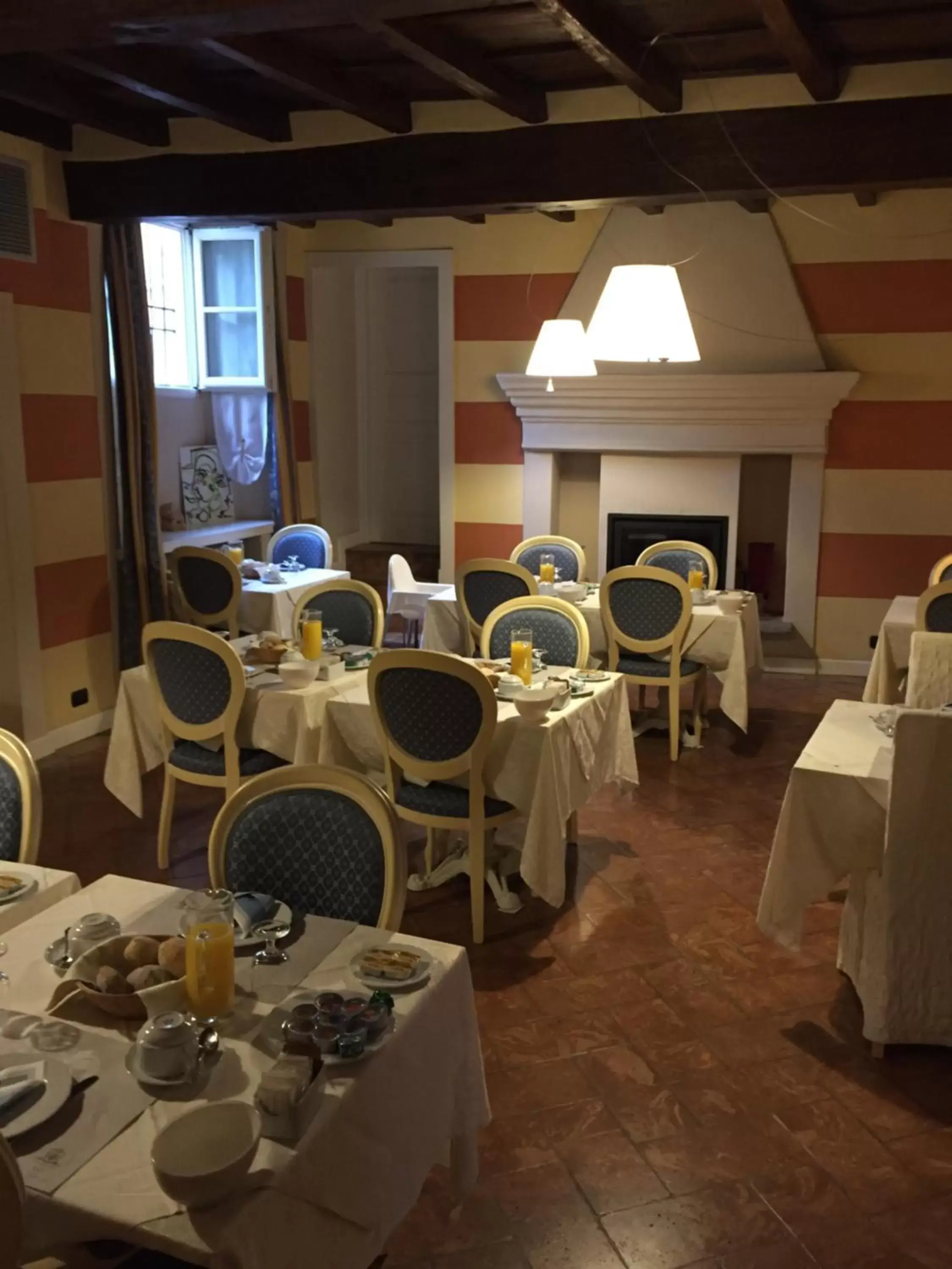 Restaurant/Places to Eat in Hotel Casa Arizzoli