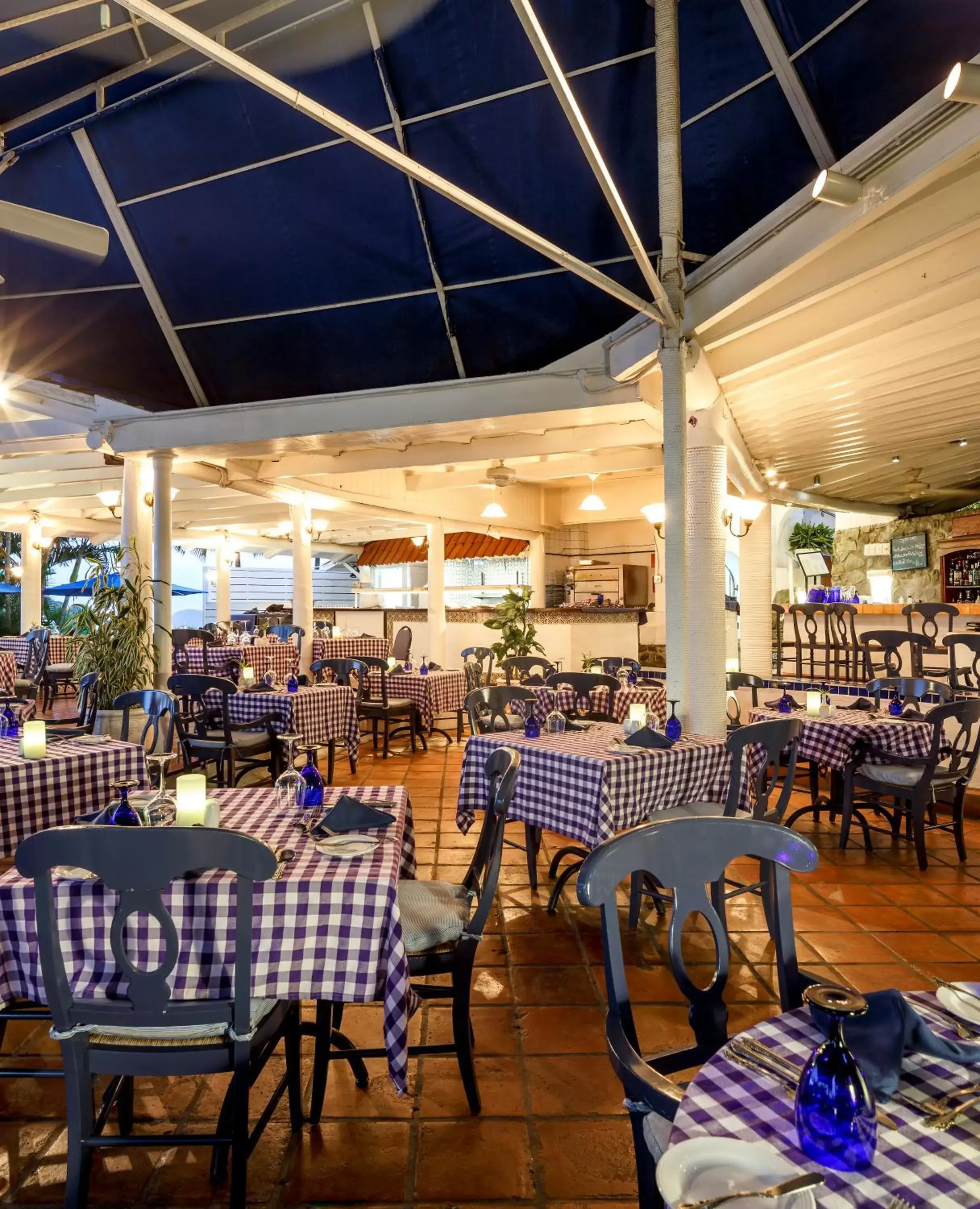 Restaurant/Places to Eat in Windjammer Landing Villa Beach Resort