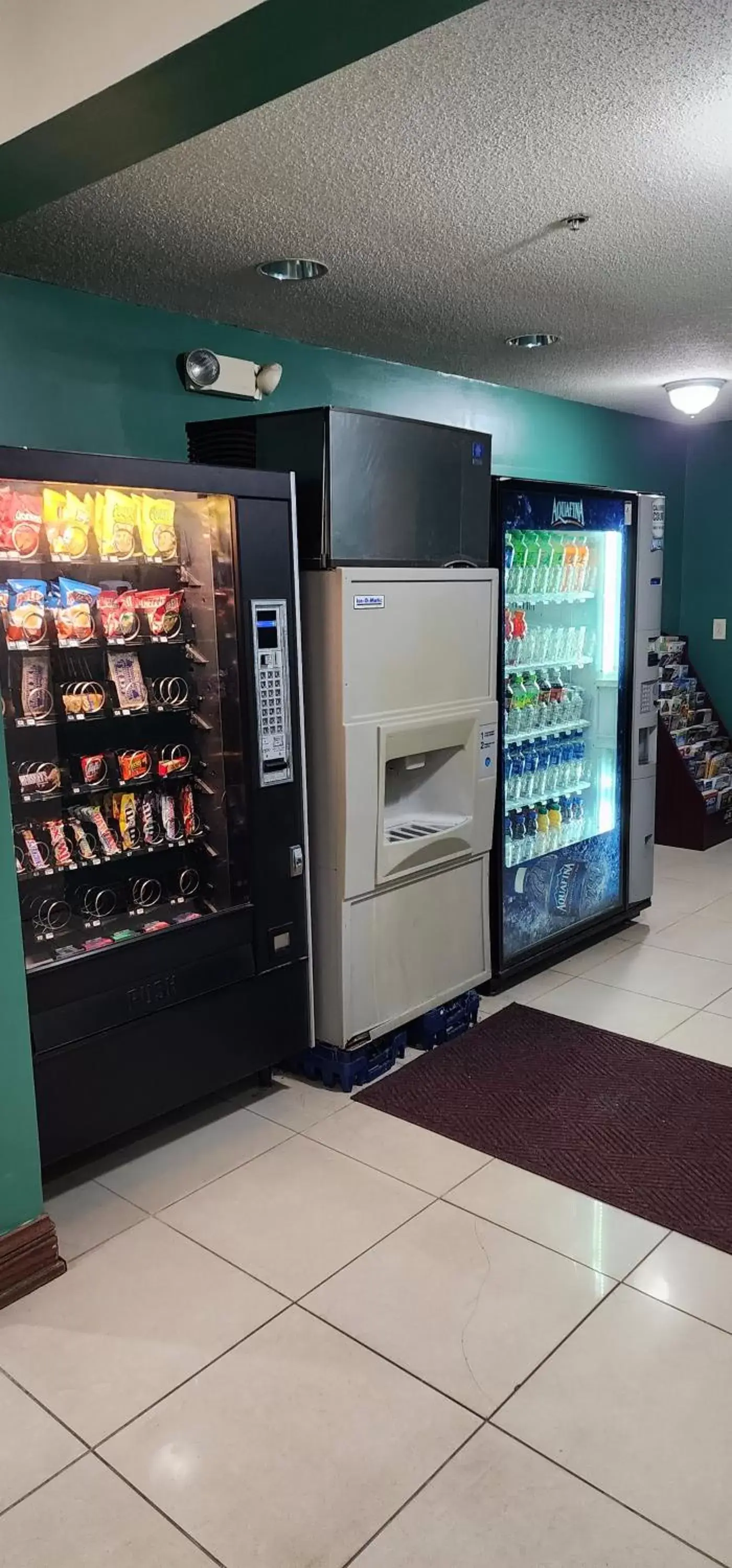 vending machine, Supermarket/Shops in Quality Inn