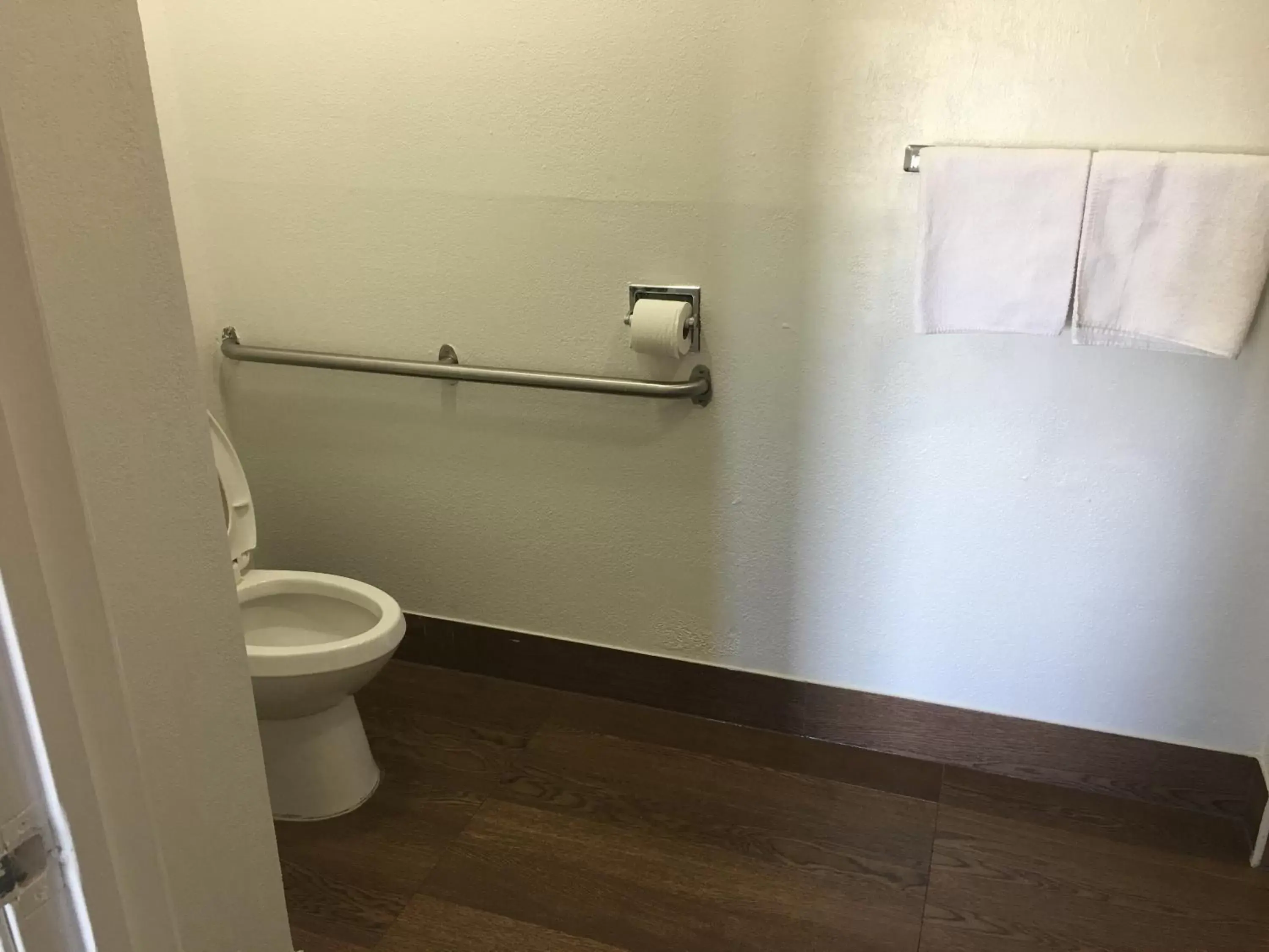 Toilet, Bathroom in Motel 6-Richmond, VA - Midlothian Turnpike