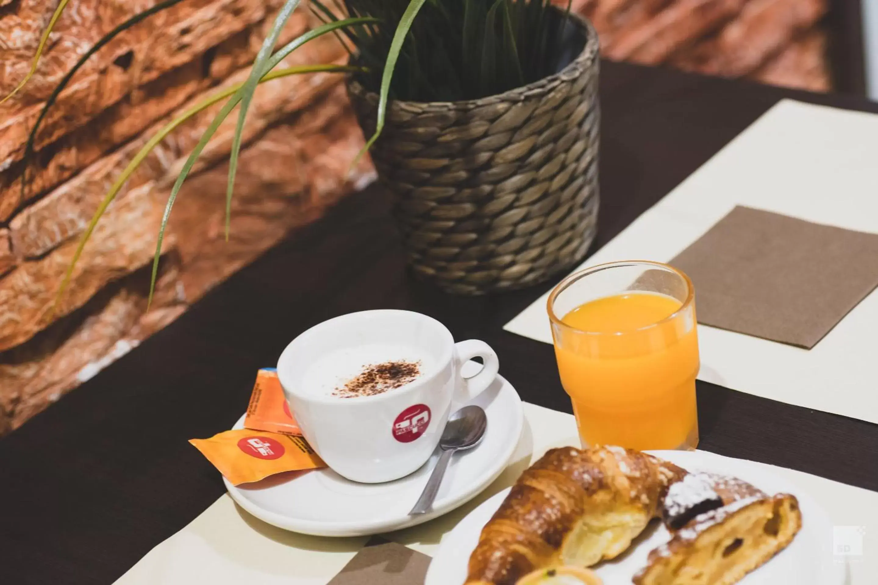 Food and drinks in Hotel Diplomatic Food and drinks in Hotel Diplomatic