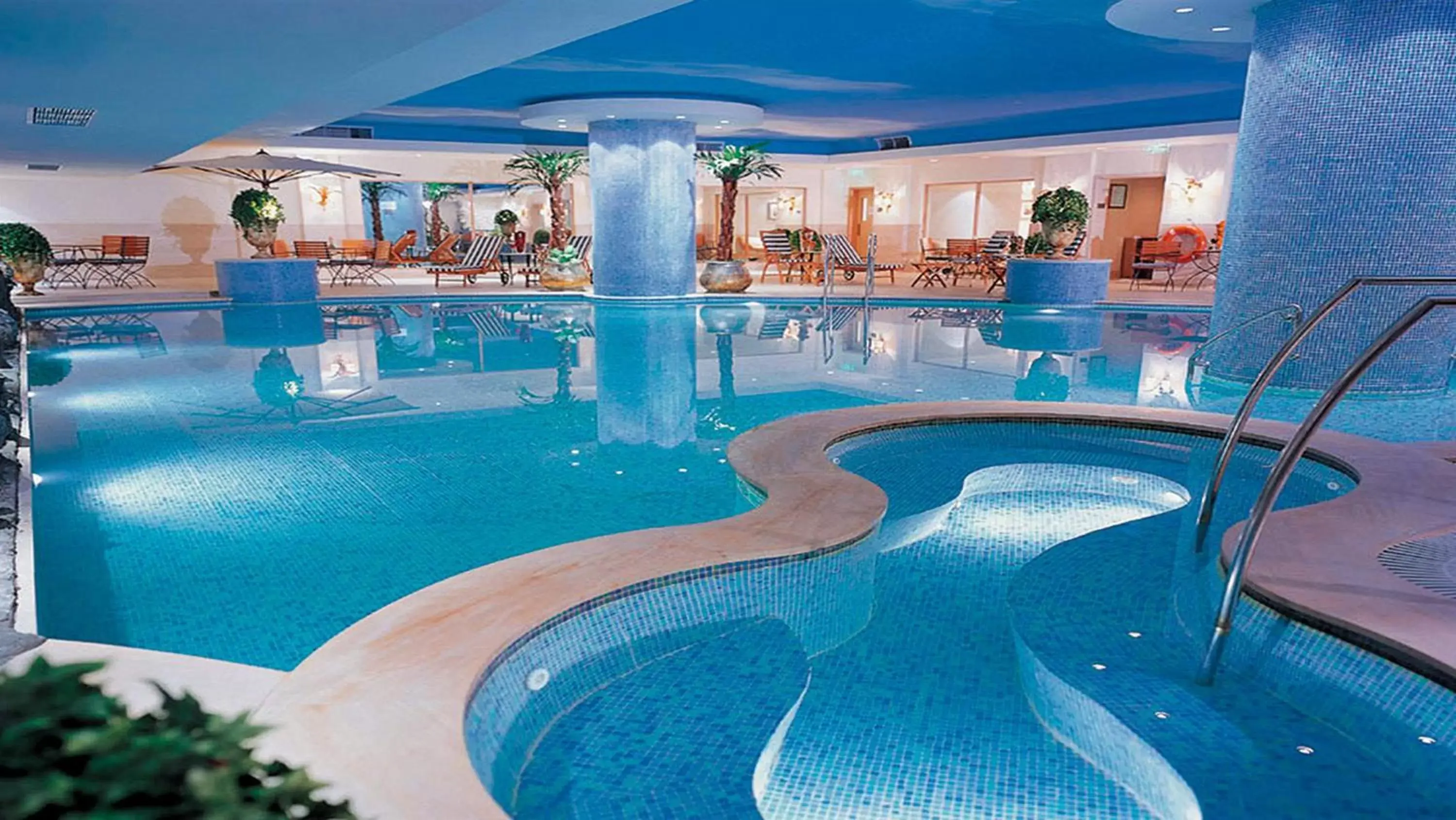 Swimming pool, Property Building in Crowne Plaza Qingdao, an IHG Hotel