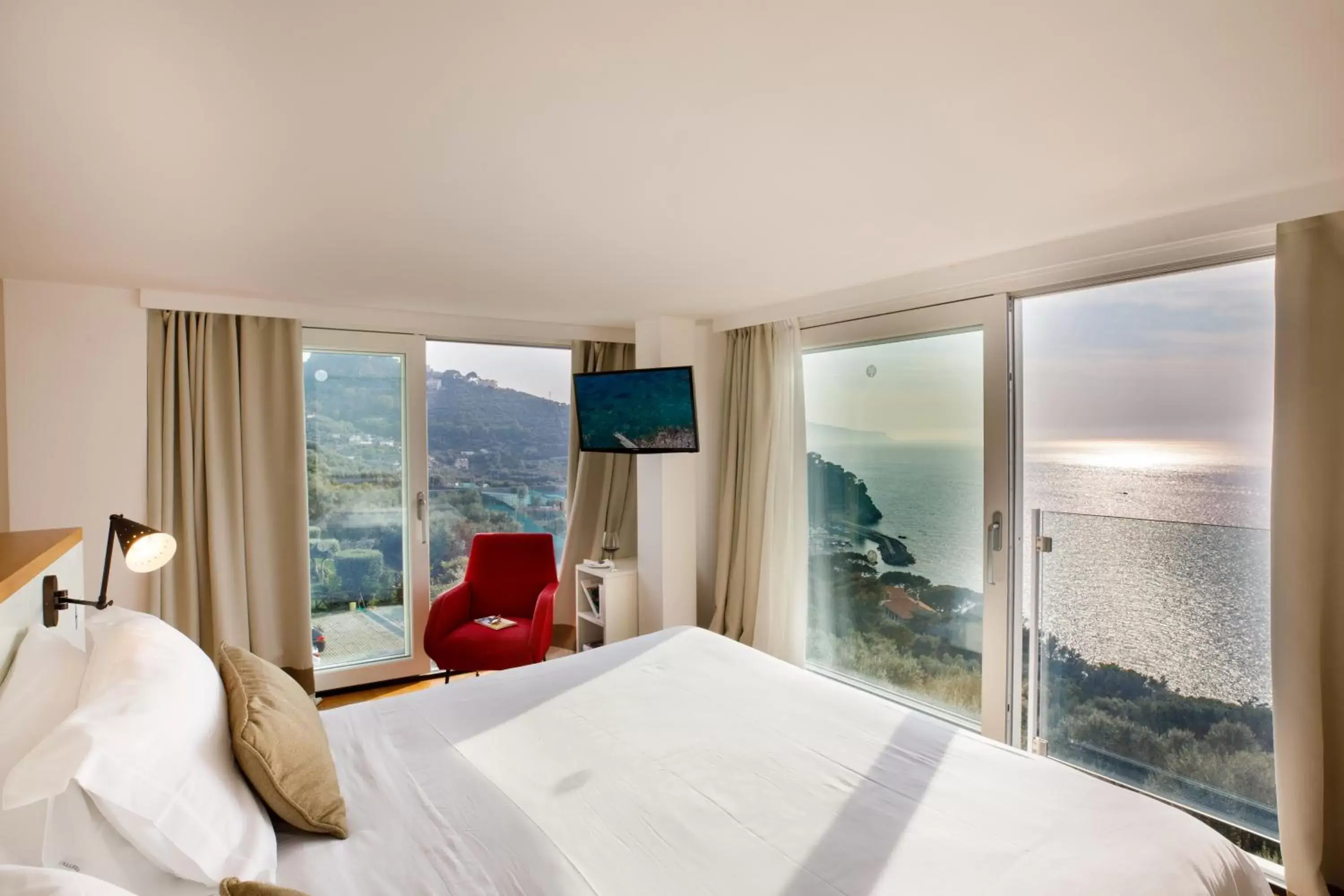 Photo of the whole room, Mountain View in Villa Fiorella Art Hotel