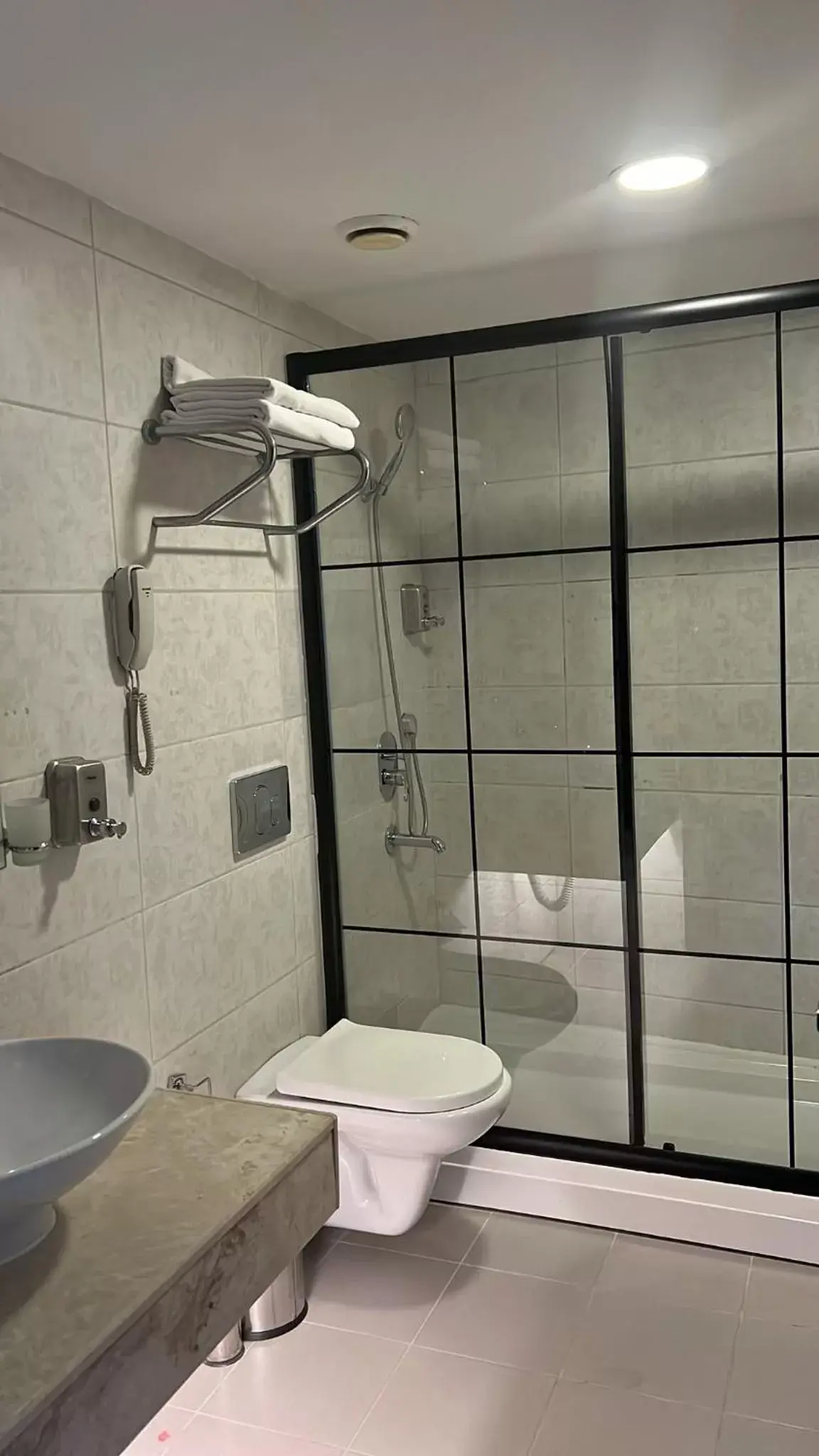 Shower, Bathroom in Grand S Hotel
