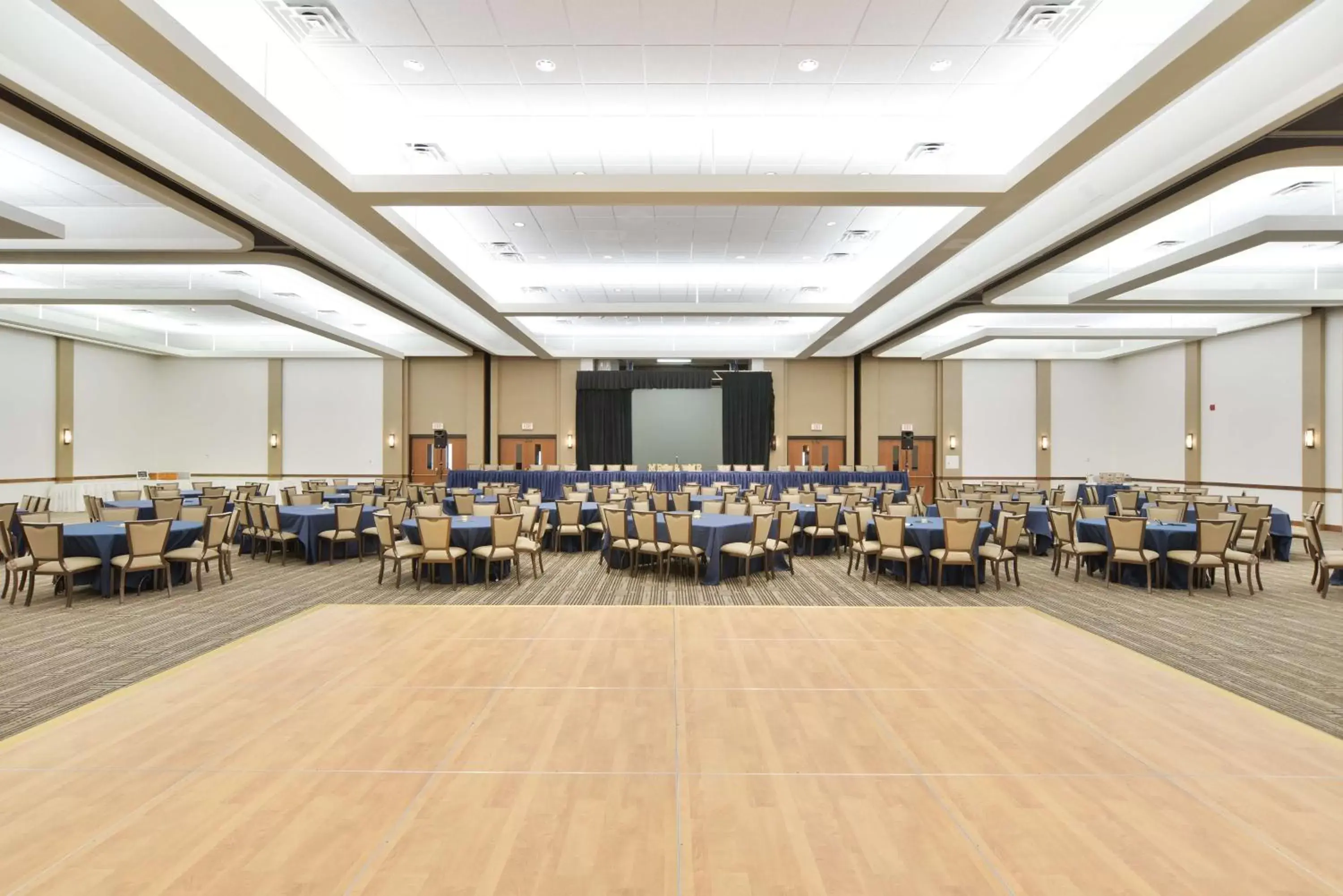 Meeting/conference room, Banquet Facilities in The Lismore Hotel Eau Claire - a DoubleTree by Hilton