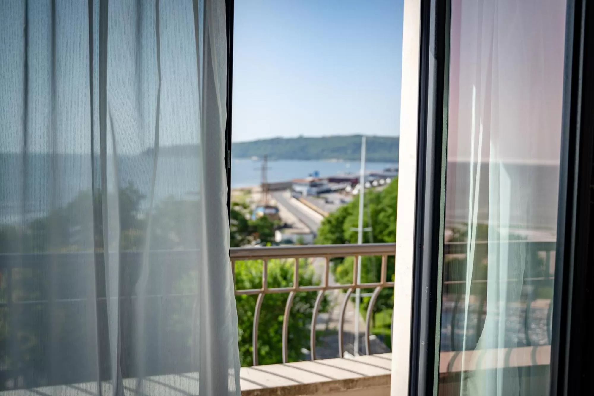 Panorama Hotel - Free EV Charging Station