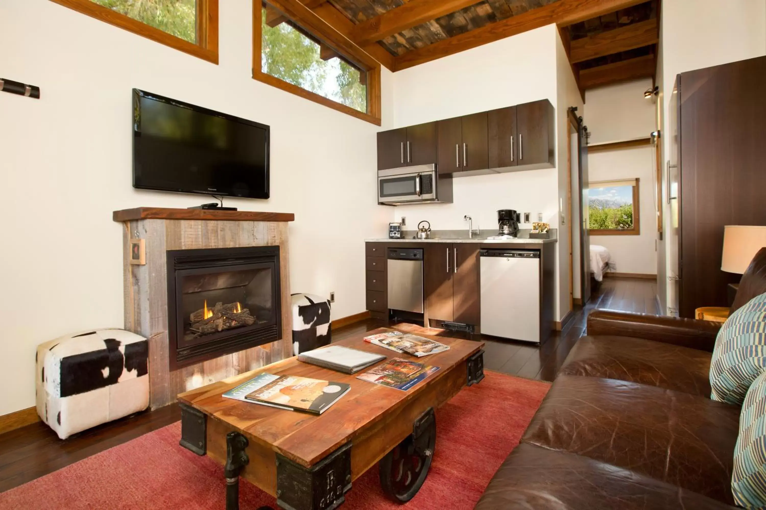 Coffee/tea facilities, Seating Area in Fireside Resort