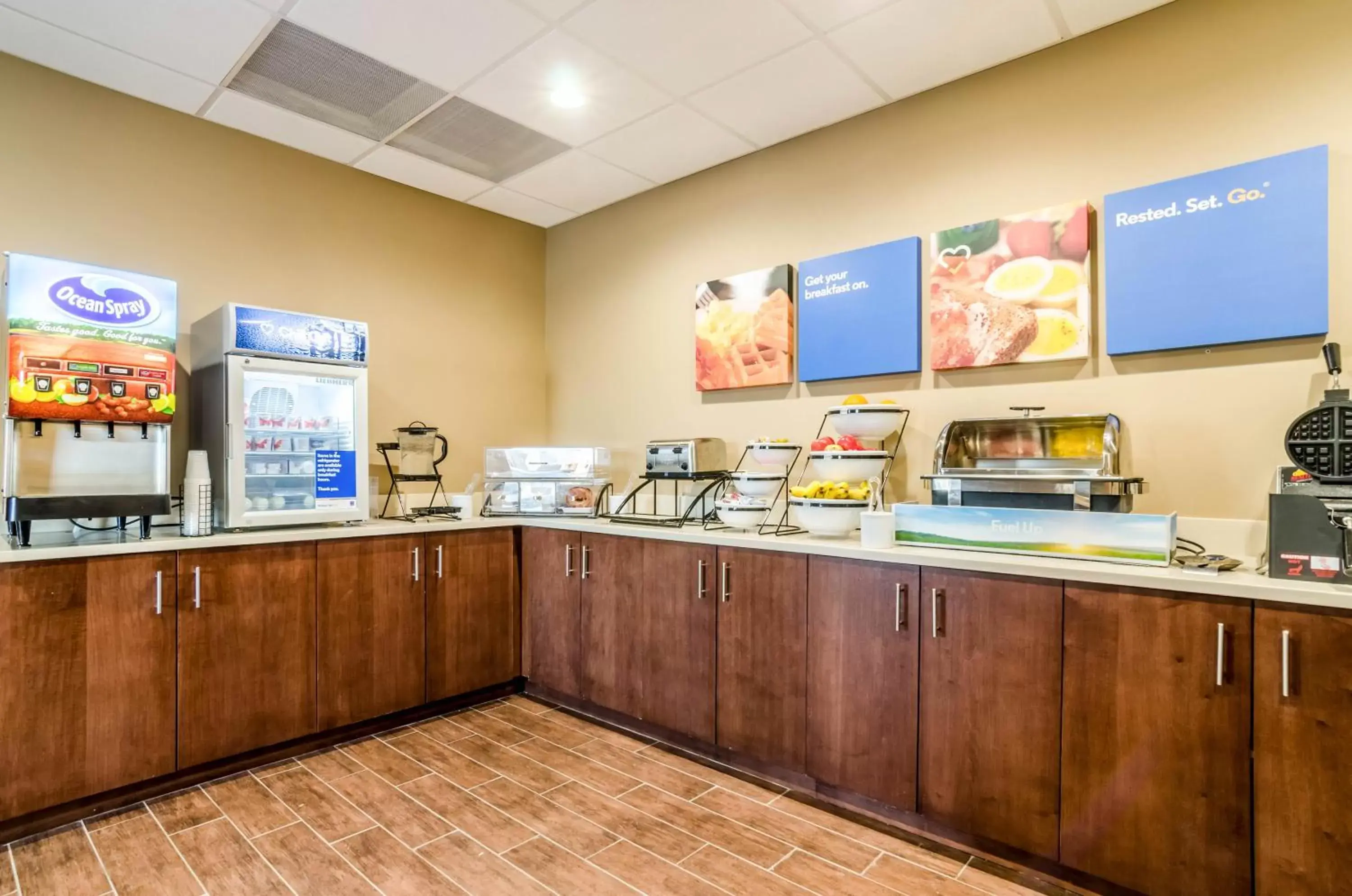 Buffet breakfast in Comfort Inn & Suites Augusta