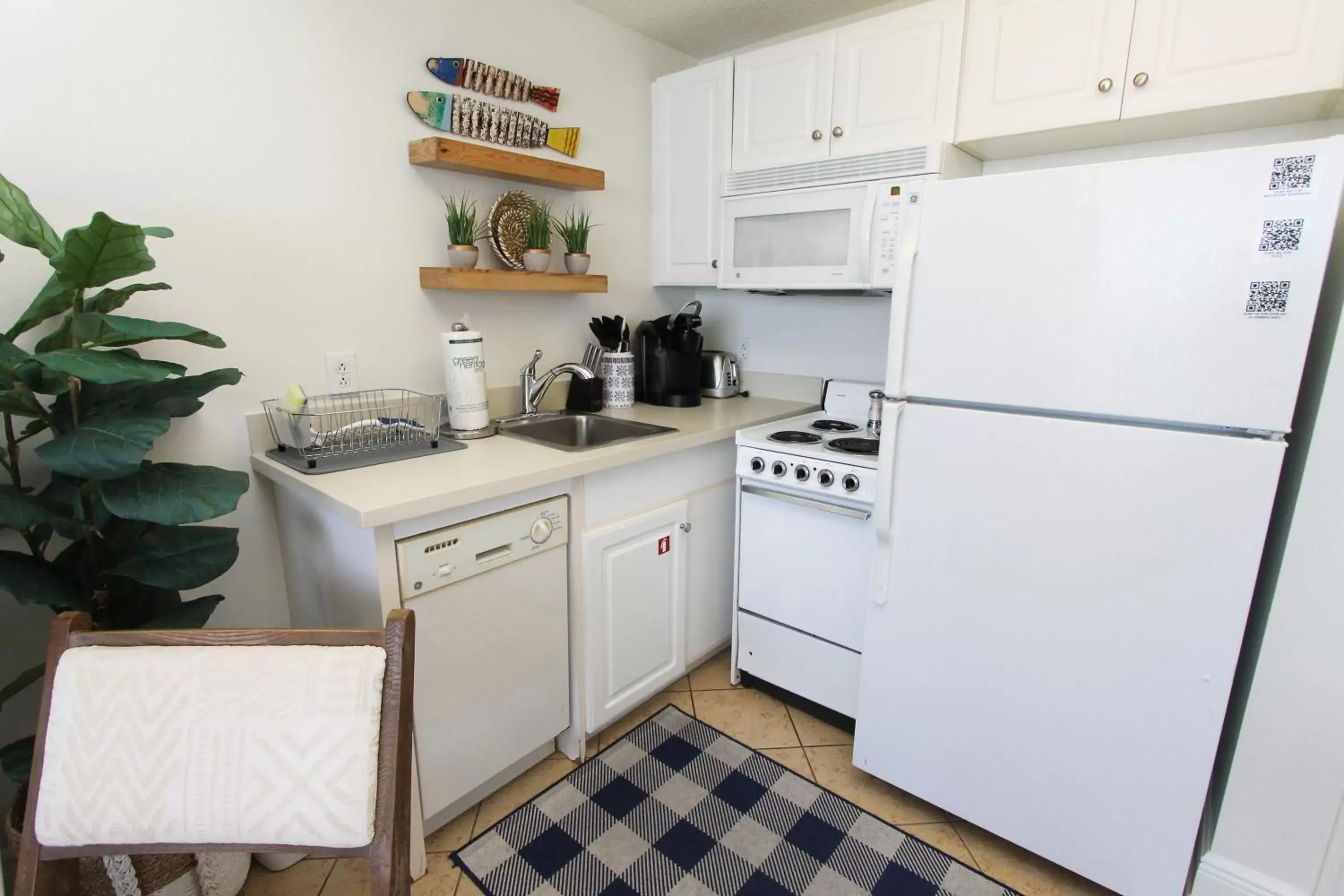 Kitchen or kitchenette, Kitchen/Kitchenette in Majestic Beach Resort, Panama City Beach, Fl