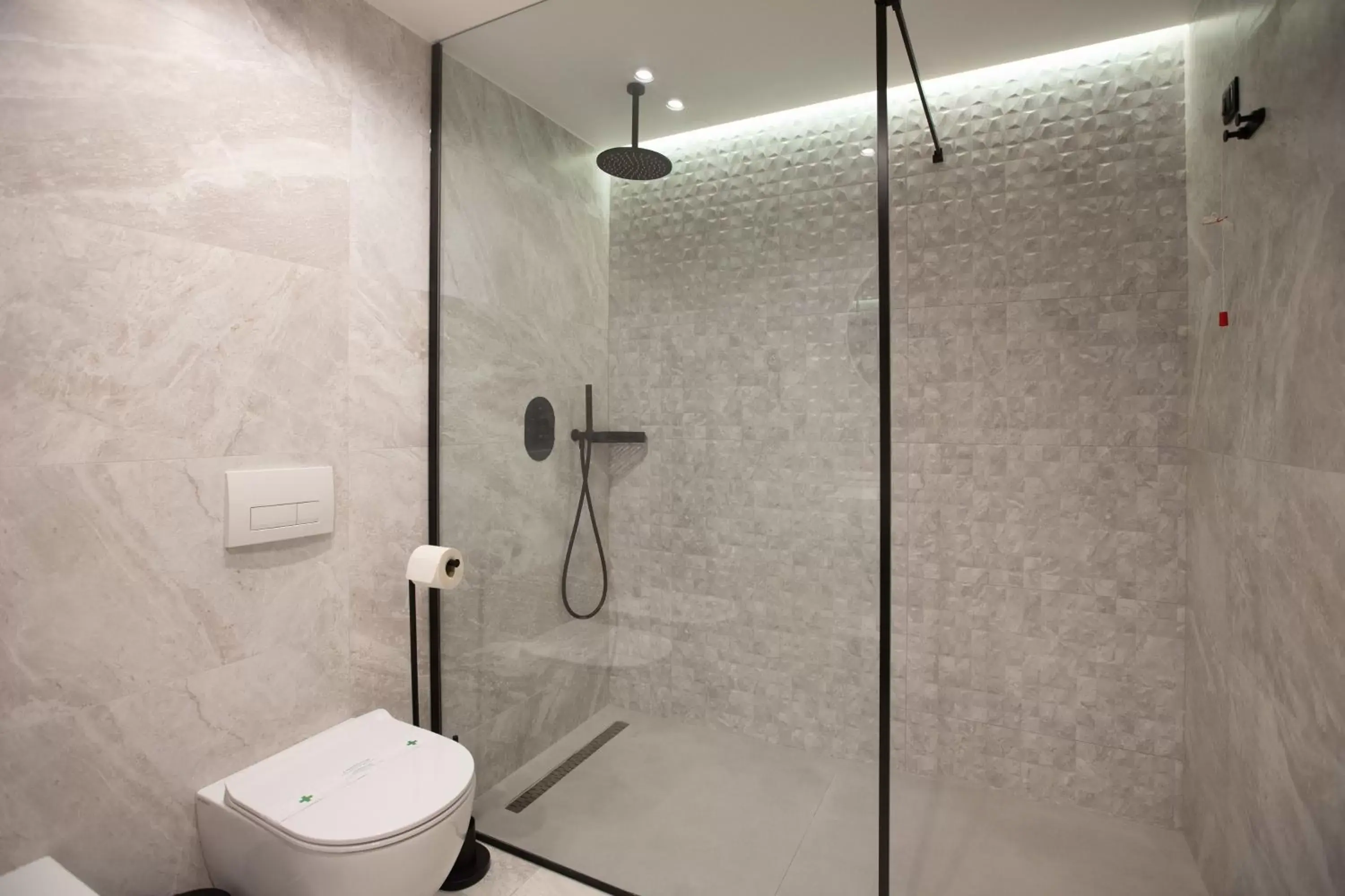 Shower, Bathroom in Hotel Elisa Tirana, Affiliated by Meliá