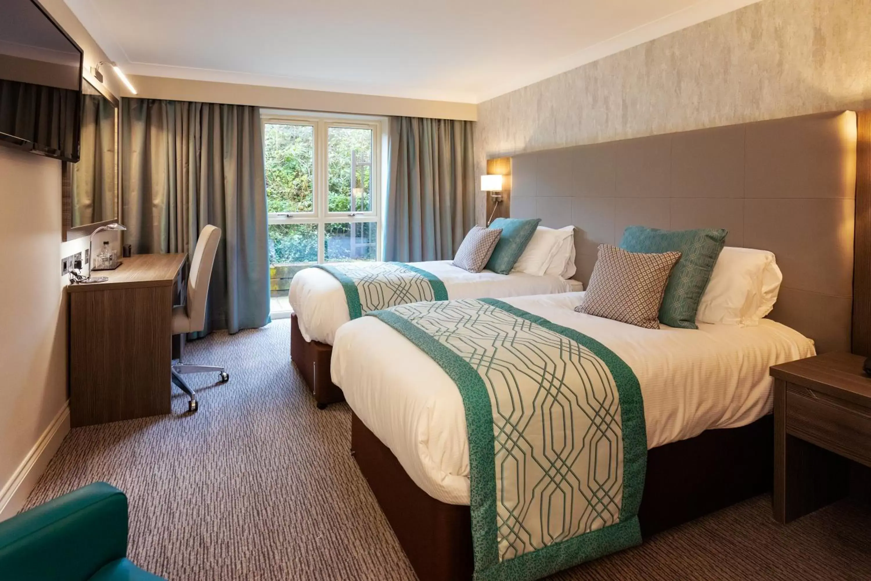 Bed in Mercure Milton Keynes Hotel