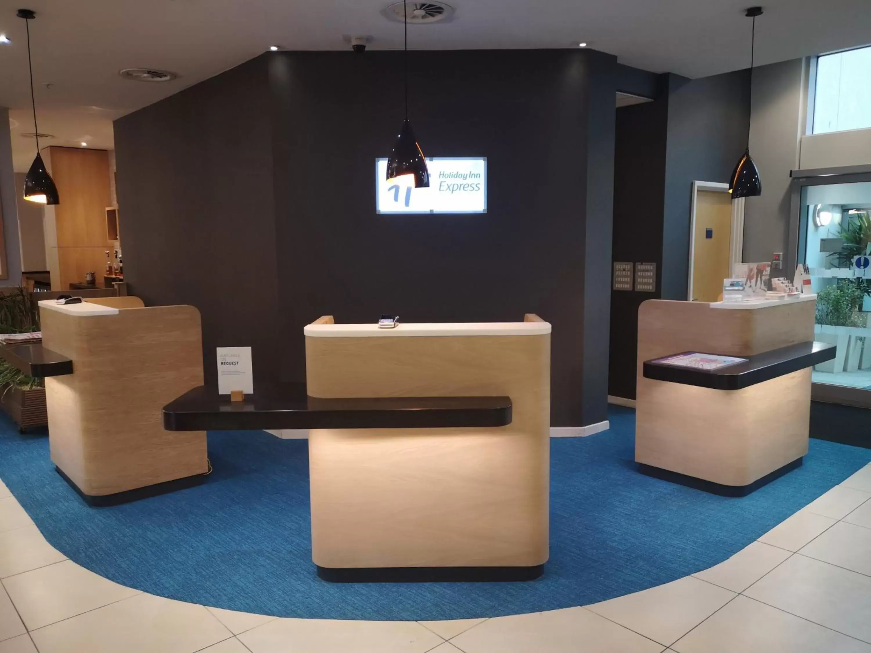 Property building, Lobby/Reception in Holiday Inn Express Hull City Centre, an IHG Hotel