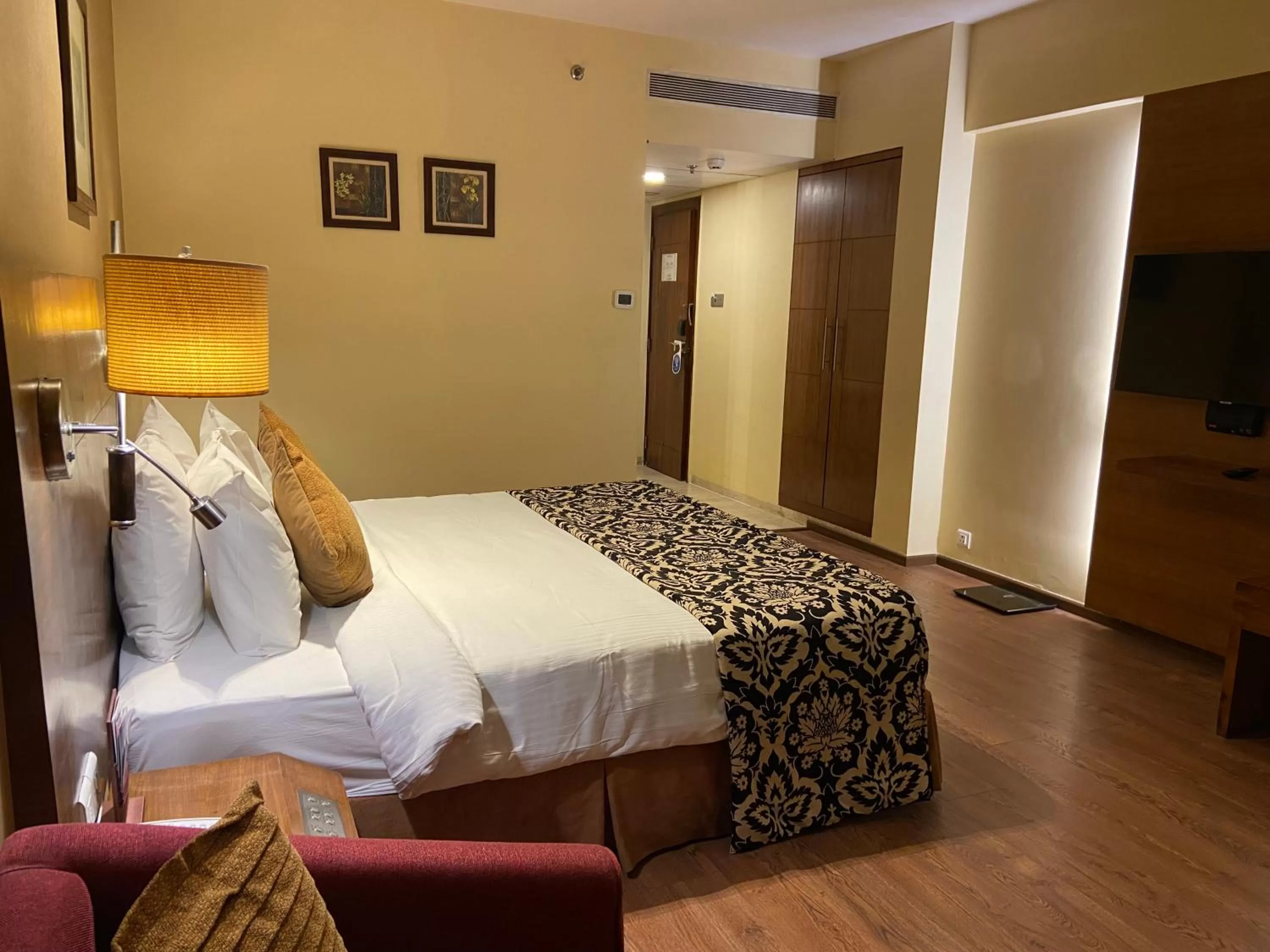 Bed in Fortune Select Exotica, Navi Mumbai - Member ITC Hotels' Group