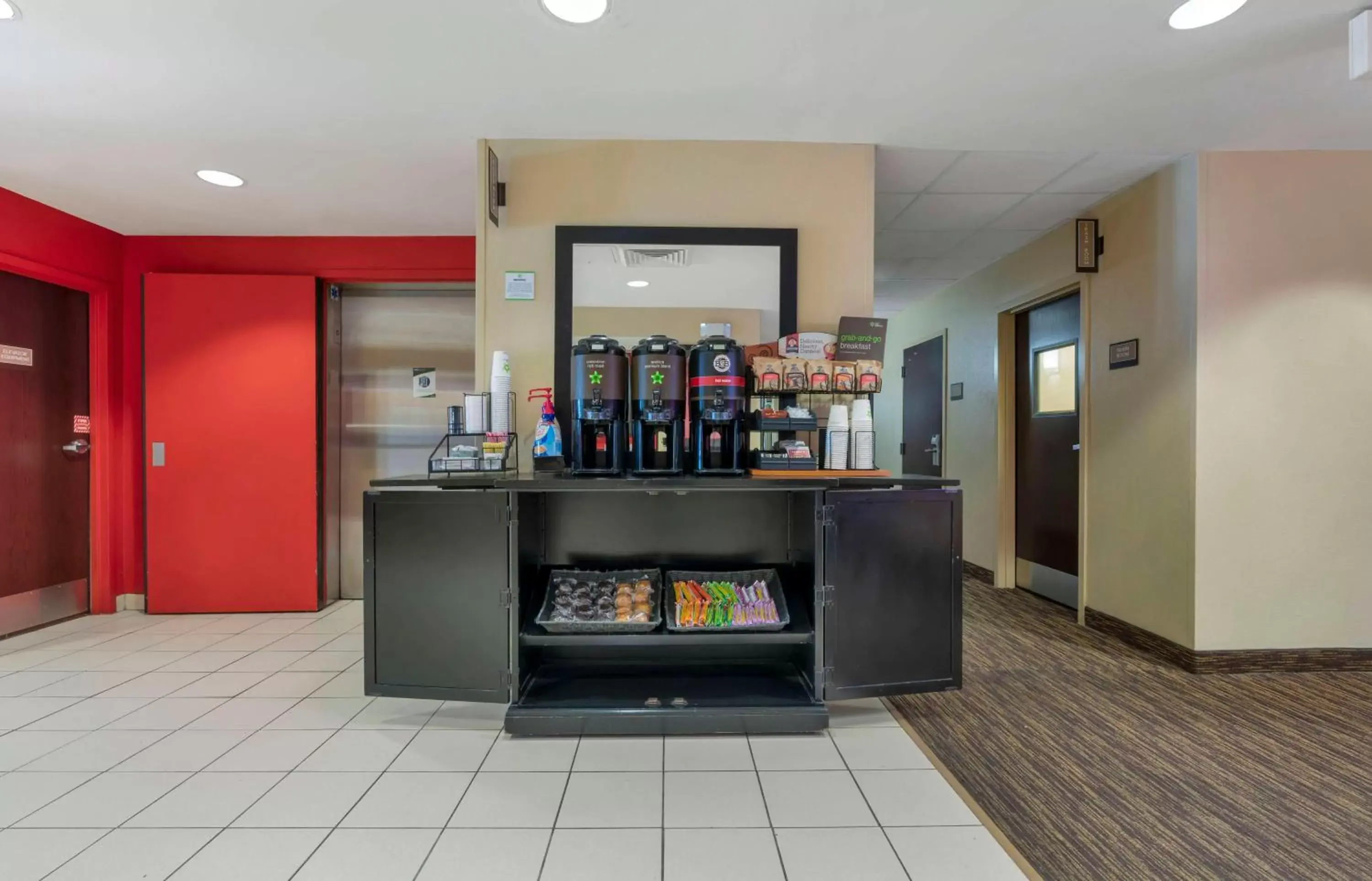 Lobby or reception in Extended Stay America Suites - Stockton - March Lane