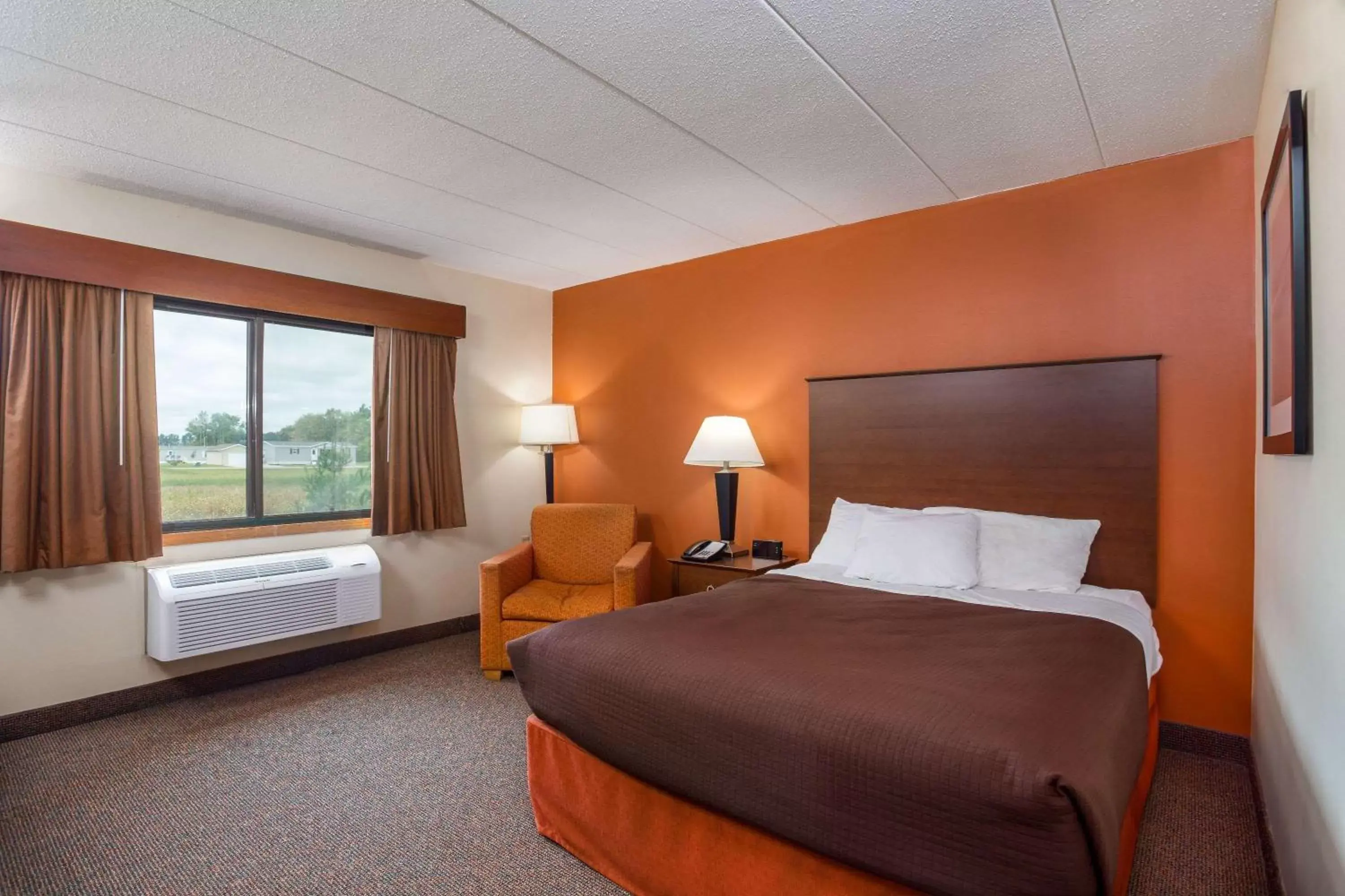 Photo of the whole room, Bed in AmericInn by Wyndham Tomah